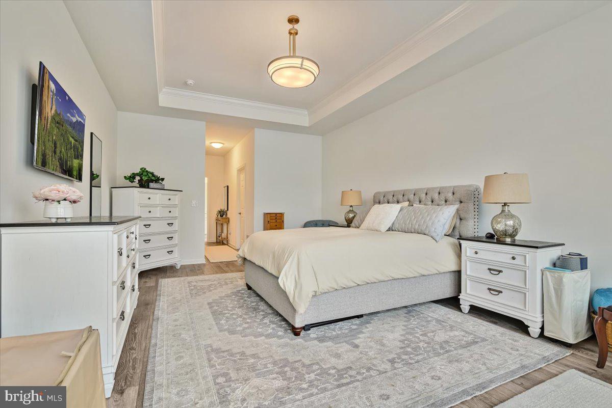 LOCUST VALLEY - Residential