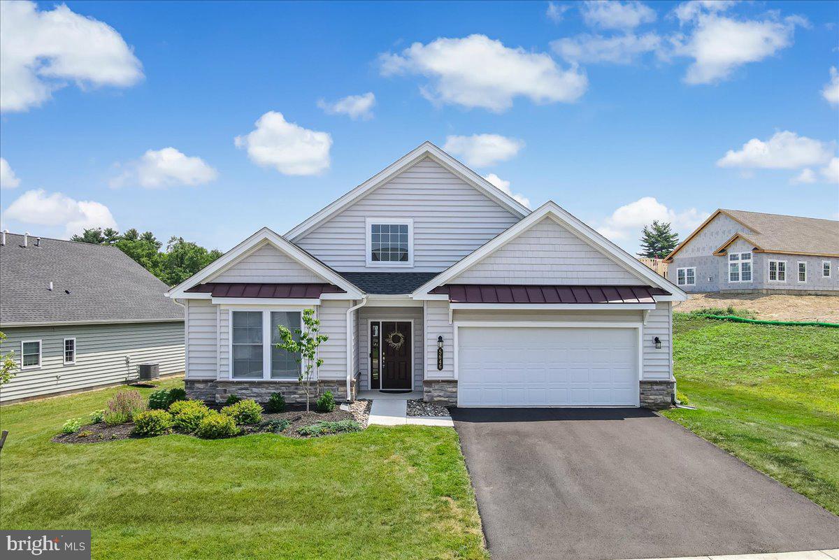 LOCUST VALLEY - Residential