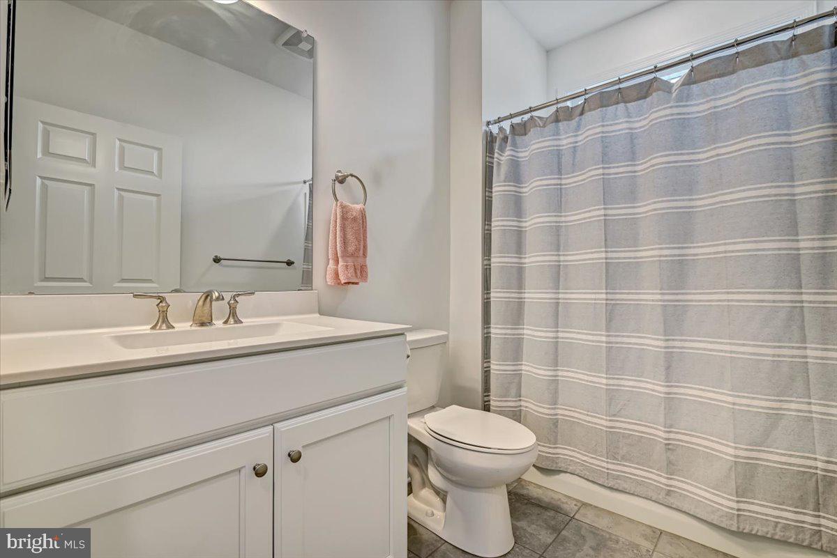 LOCUST VALLEY - Residential