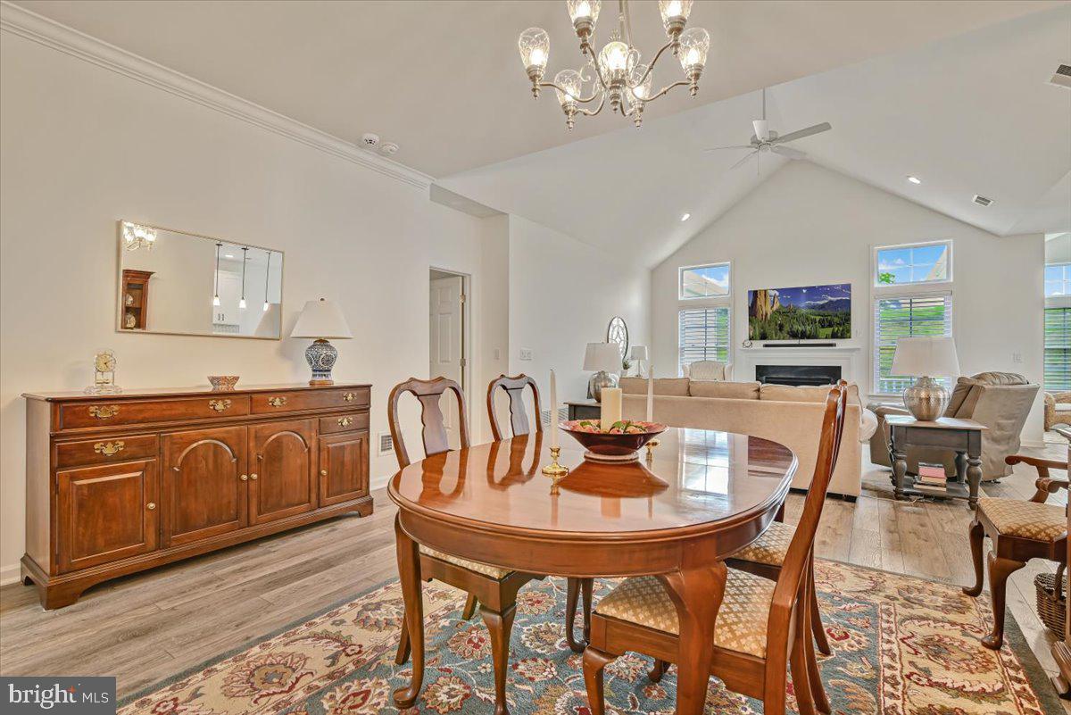 LOCUST VALLEY - Residential