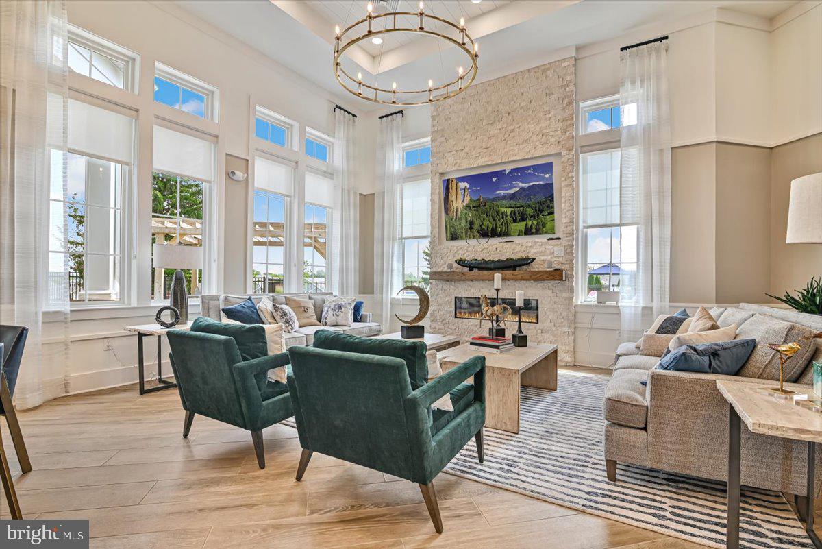 LOCUST VALLEY - Residential