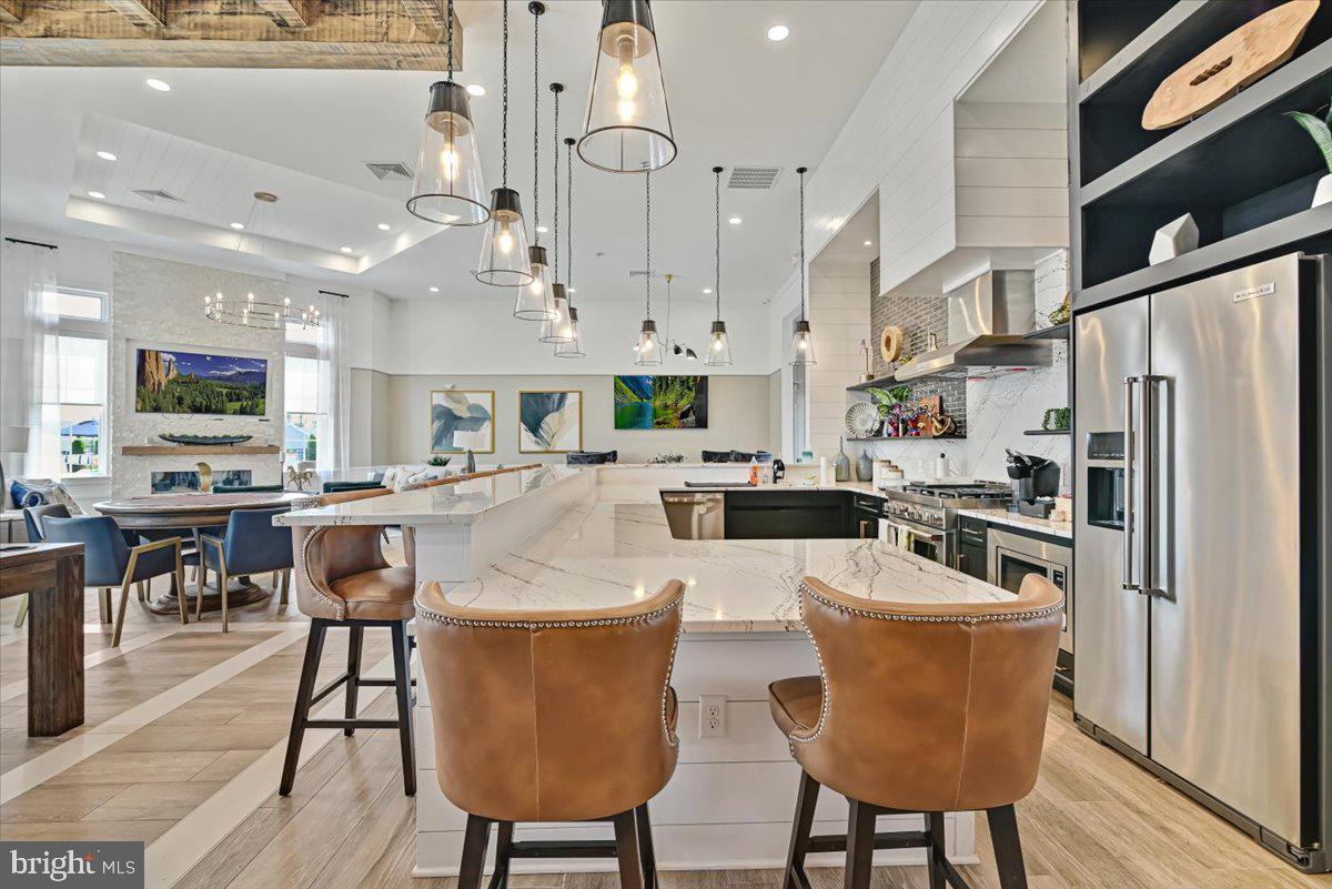 LOCUST VALLEY - Residential