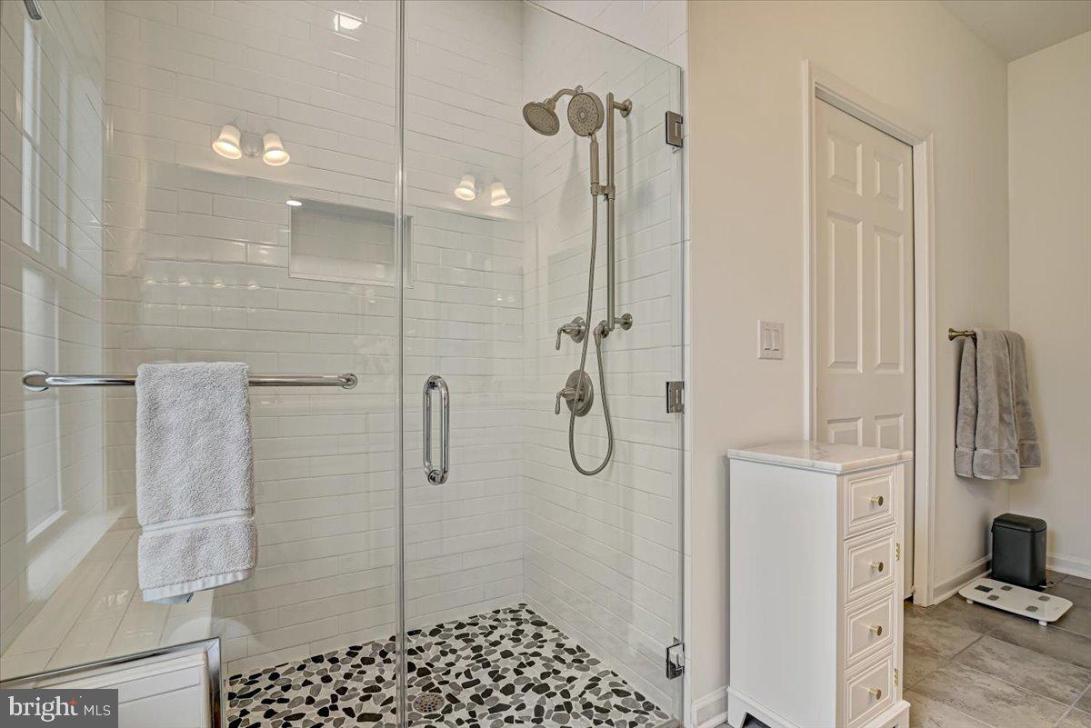 LOCUST VALLEY - Residential