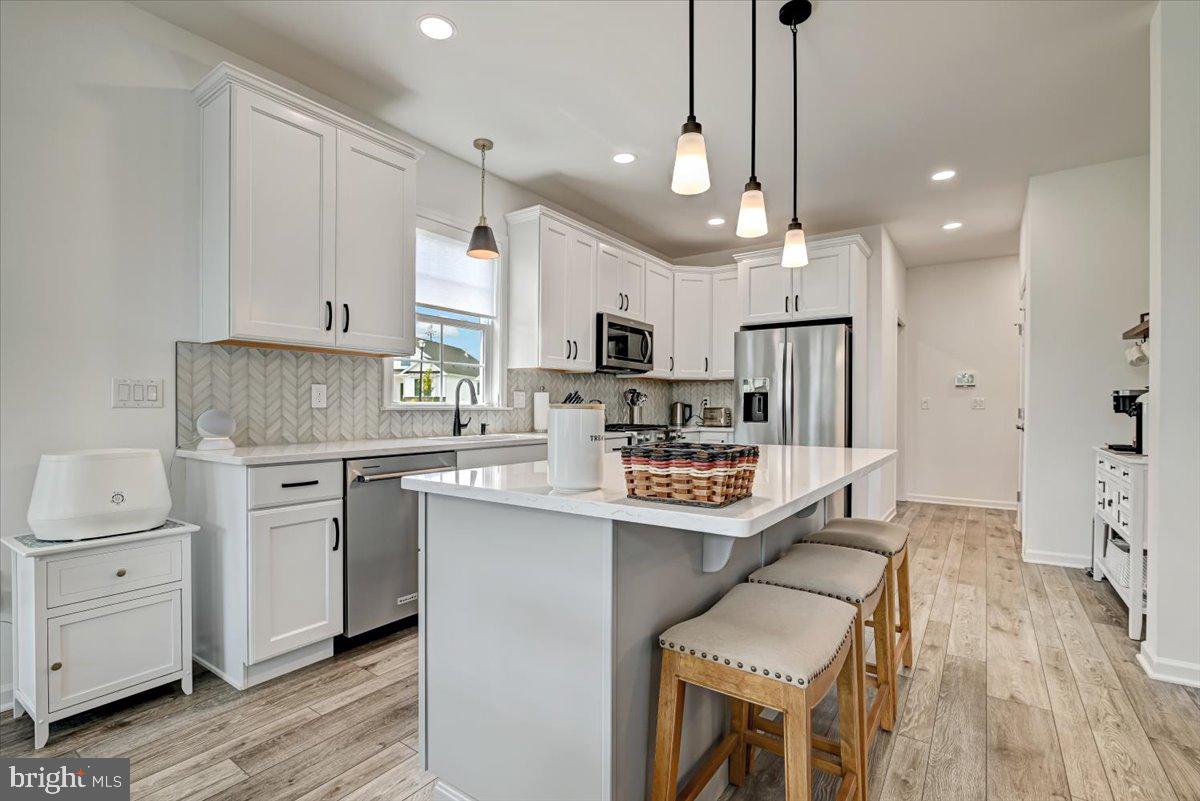 LOCUST VALLEY - Residential