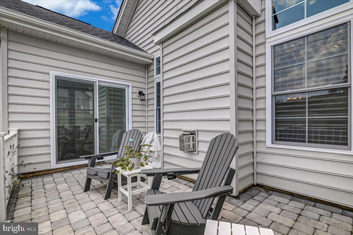 LOCUST VALLEY - Residential