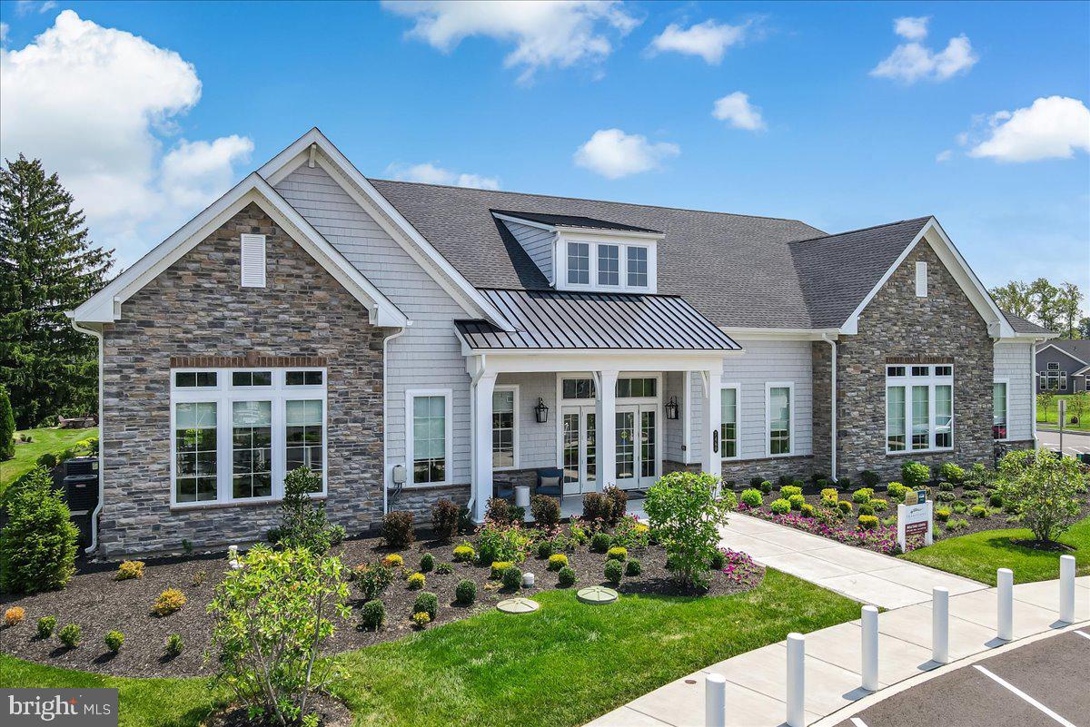 LOCUST VALLEY - Residential