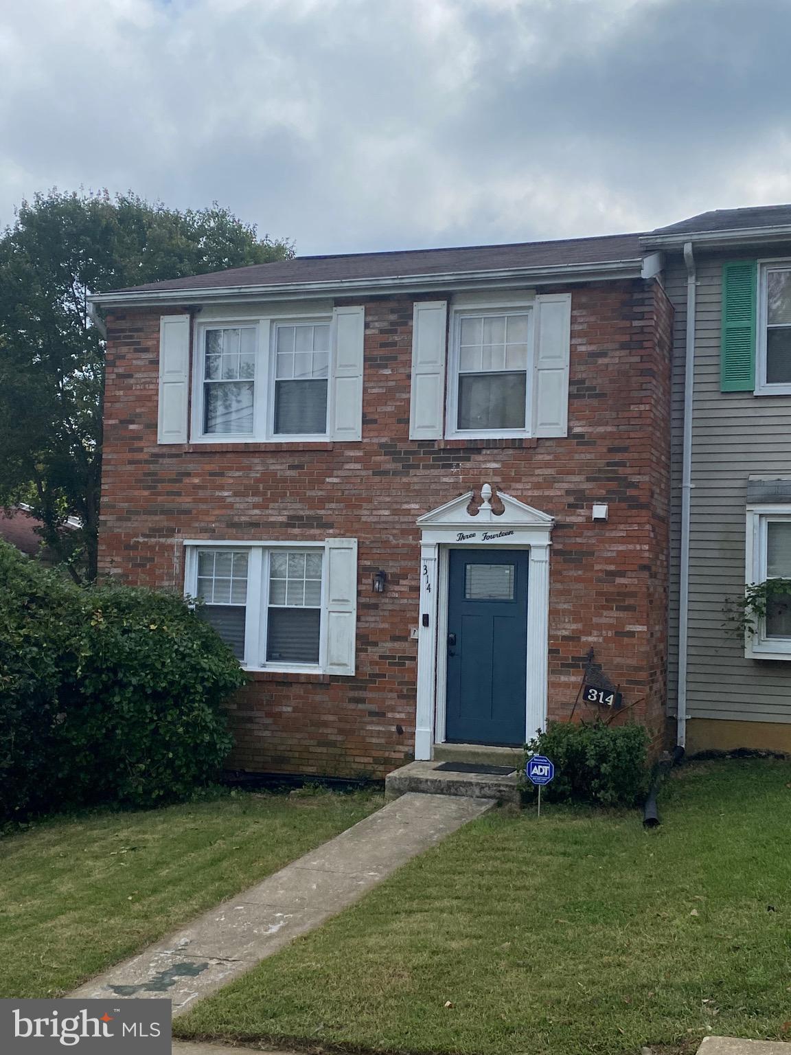 WESTHAMPTON TOWNHOUSES P - Residential