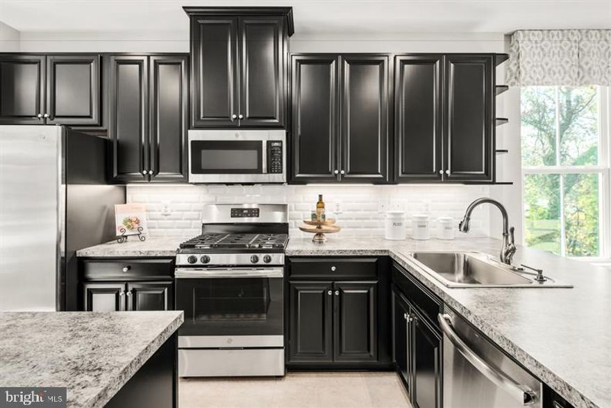 *************Ask about closing assistance with the use of sellers preferred Mortgage********
The To be Built Clarendon 3 Story Townhome. Never has convenient townhome living felt as luxurious as it does in the Clarendon; On the lower level, you can select a recreation room, or choose a bedroom with a full bath and walk-in closet. On the main level and you’ll find yourself in a welcoming and light-filled open floorplan, more spacious than you thought possible in a townhome. A gourmet kitchen creates a sense of warmth and unity, while the dining room gives a perfect place for entertaining. A huge family room can be furnished in the way that suits you best, while a large coat closet and powder room are tucked away but convenient for guests. Do not forget to add the optional deck and bring outdoor living to your home. All photos are representative only. Other homesites may be available. Please note: all End of Group homesites will be subject to a homesite premium.
Upstairs the feeling of space continues with a large hall foyer. The primary bedroom is an oasis and features a large shower, dual vanity, and gigantic walk-in closet. A second bedroom also features its own bath. All photos are representative only, other homesites may be available. Please note that all end of group homesites and wooded homesites will be subject to a homesite premium.
You will be in the heart of all the action and enjoy idyllic views while you connect with nature at Kinder Farm Park and Lake Waterford Park. Spend your weekends with the family on a bike ride down the B&A Trail. You will be easily connected to everything at The Highlands from shopping to dining and all your daily conveniences.
The convenient Anne Arundel County location means you will be just minutes from all the major commuter routes in the area, for an easy drive to just about anywhere! You will be centrally located to explore it all and a short drive to Severna Park, Millersville, Columbia, and major cities such as Baltimore, Washington D.C and Annapolis! Plus, we are only a few miles away from Fort Meade, NSA, Odenton Amtrak & MARC Stations, making The Highlands a commuter's dream! Not only will you be upgrading where you live, but how you live.