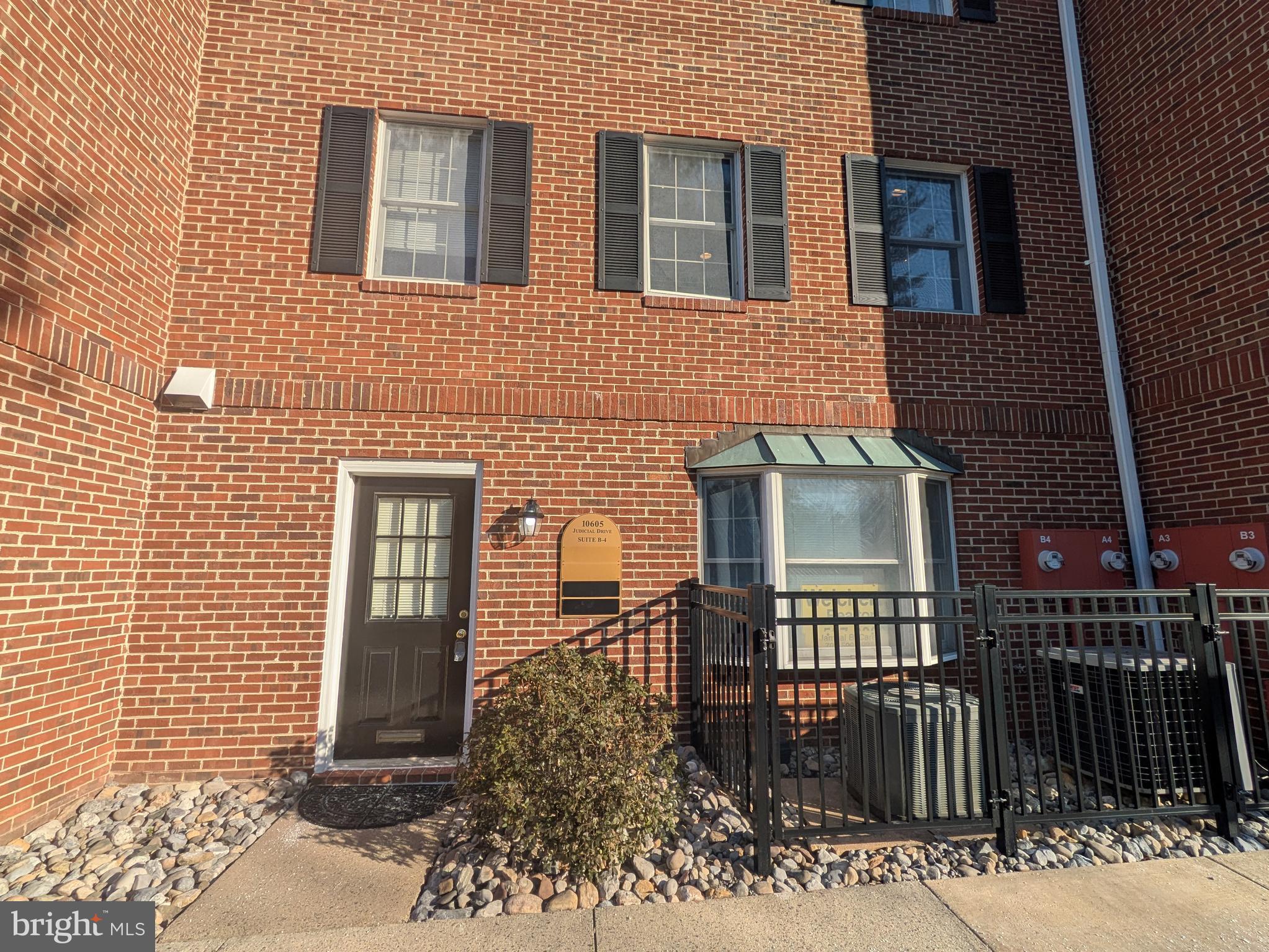 Located in a highly desirable close to Fairfax Courthouse! This affordable and spacious commercial unit has taxes and condo fee included in rent and offers an excellent opportunity for businesses looking for a office in a service-oriented business. Ample parking for employees and customers. New tenant can choose between having the unit furnished or unfurnished. This unit has three offices, a conference room , and two bathrooms. Temperature can be controlled by Wifi. The office has break area for a coffee center and office has a microwave and refrigerator.