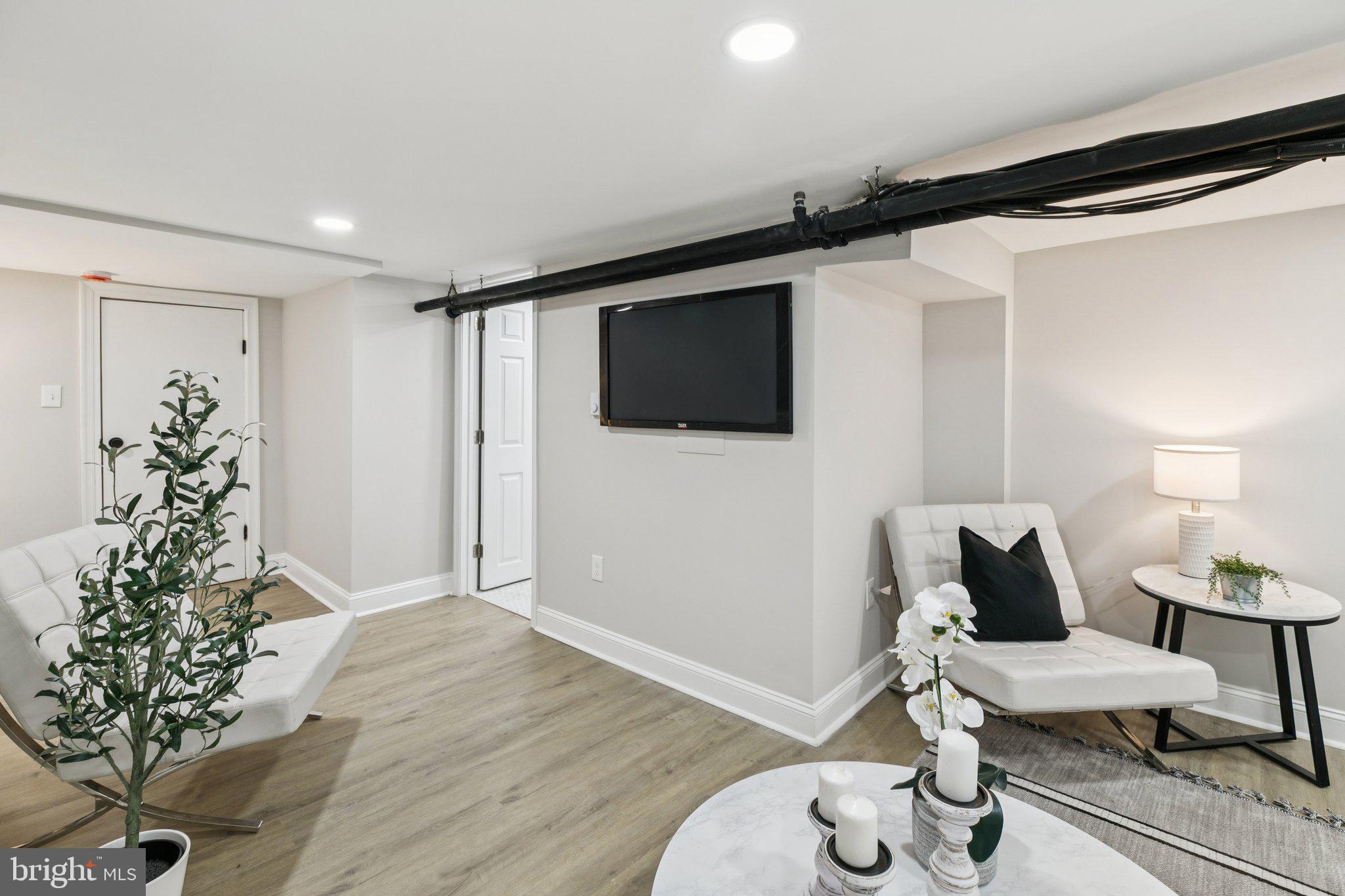 WEST OAK LANE - Residential