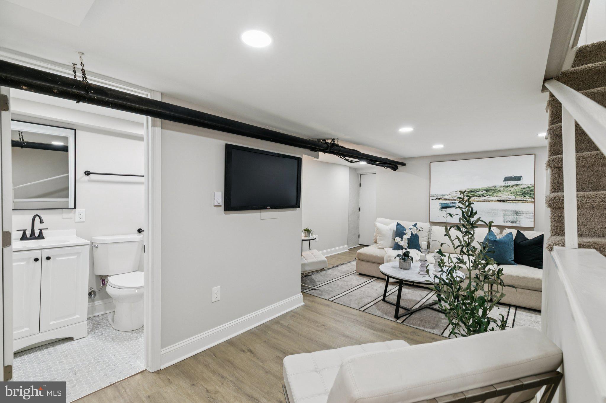 WEST OAK LANE - Residential