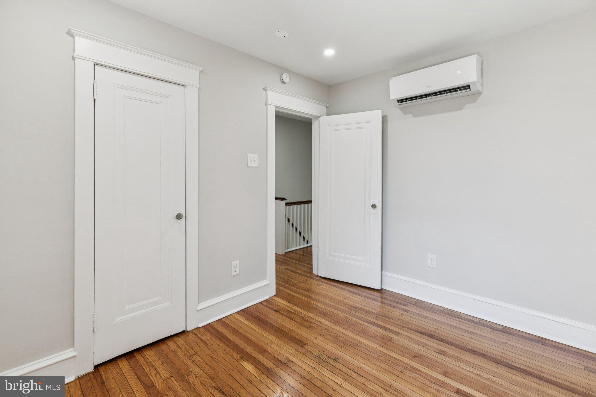 WEST OAK LANE - Residential