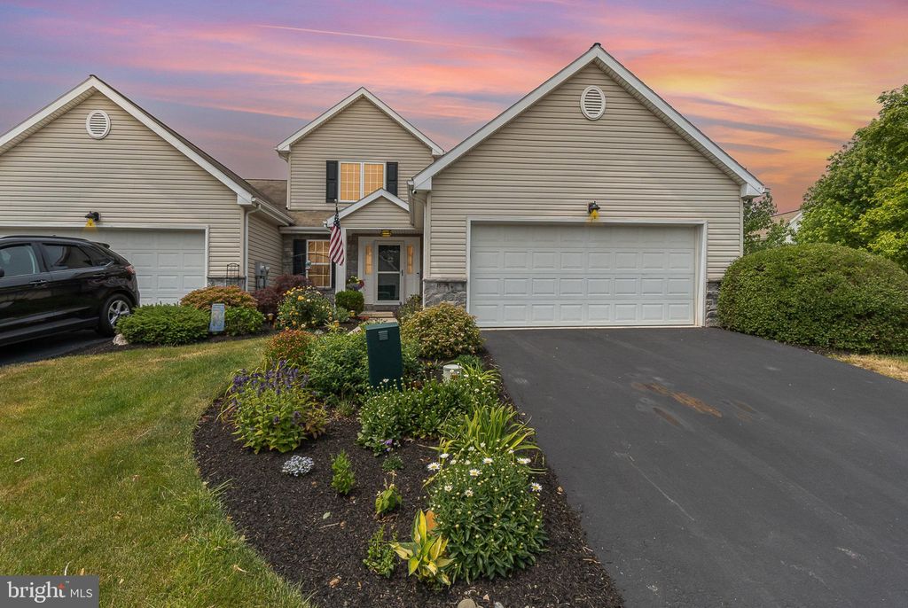 Photo of 1540 HICKORY RUN CT, ELIZABETHTOWN, PA 17022 (MLS # PALA2036368)