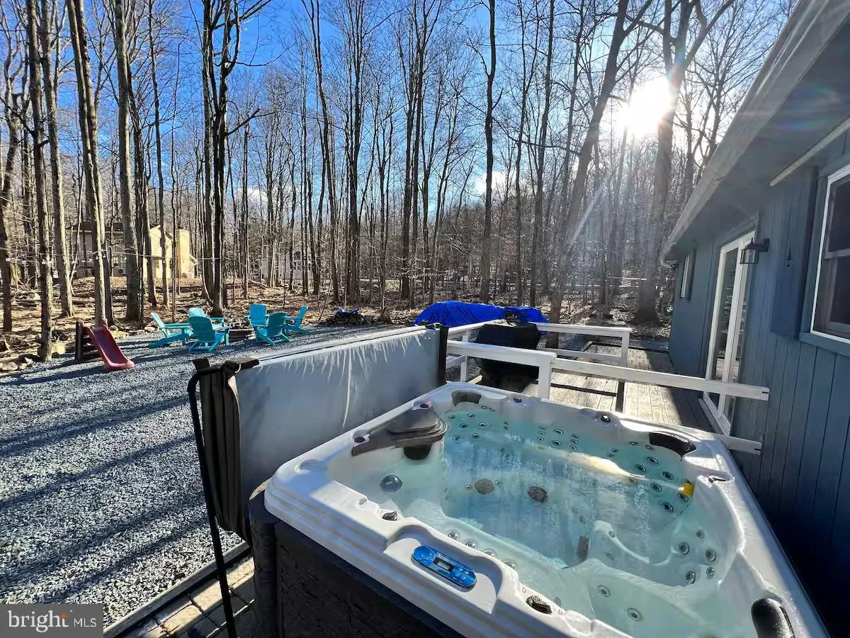 Pocono Lake, Pennsylvania 18347, United States, 3 Bedrooms Bedrooms, ,2 BathroomsBathrooms,Residential,Active,176661