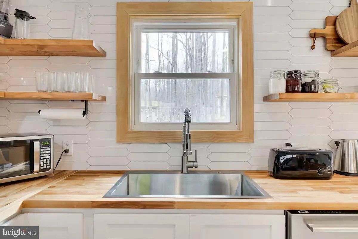 Pocono Lake, Pennsylvania 18347, United States, 3 Bedrooms Bedrooms, ,2 BathroomsBathrooms,Residential,Active,176661