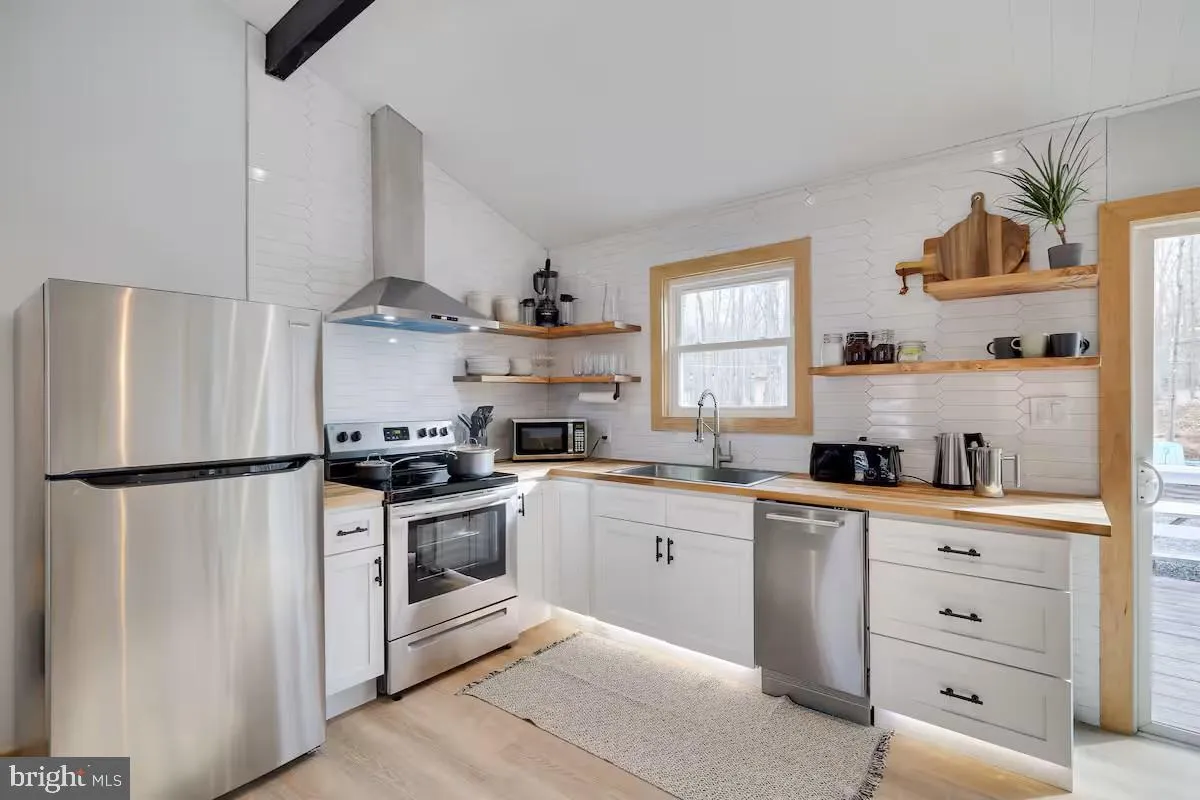 Pocono Lake, Pennsylvania 18347, United States, 3 Bedrooms Bedrooms, ,2 BathroomsBathrooms,Residential,Active,176661