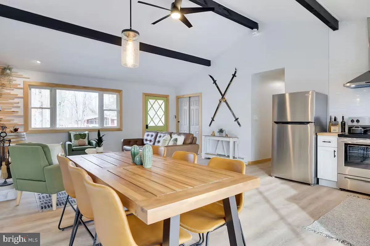 Pocono Lake, Pennsylvania 18347, United States, 3 Bedrooms Bedrooms, ,2 BathroomsBathrooms,Residential,Active,176661