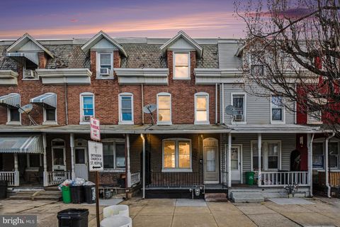 Townhouse For Sale - 225 W Lancaster Avenue<br/> Berks County, READING, PA 19607