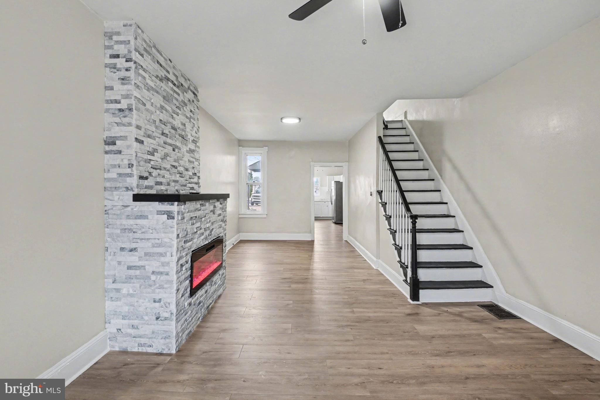 225 W LANCASTER AVENUE