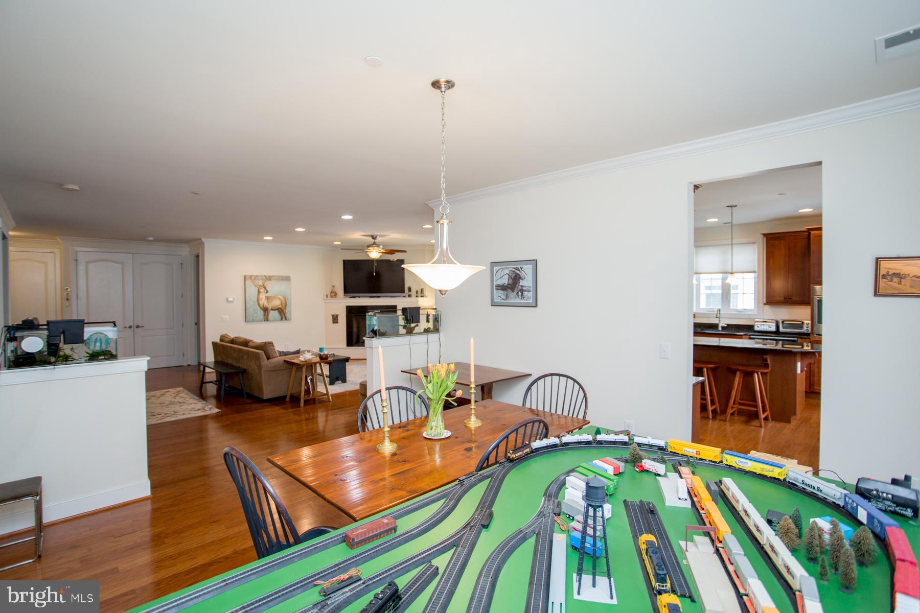 MERIDIAN VALLEY SQ - Residential