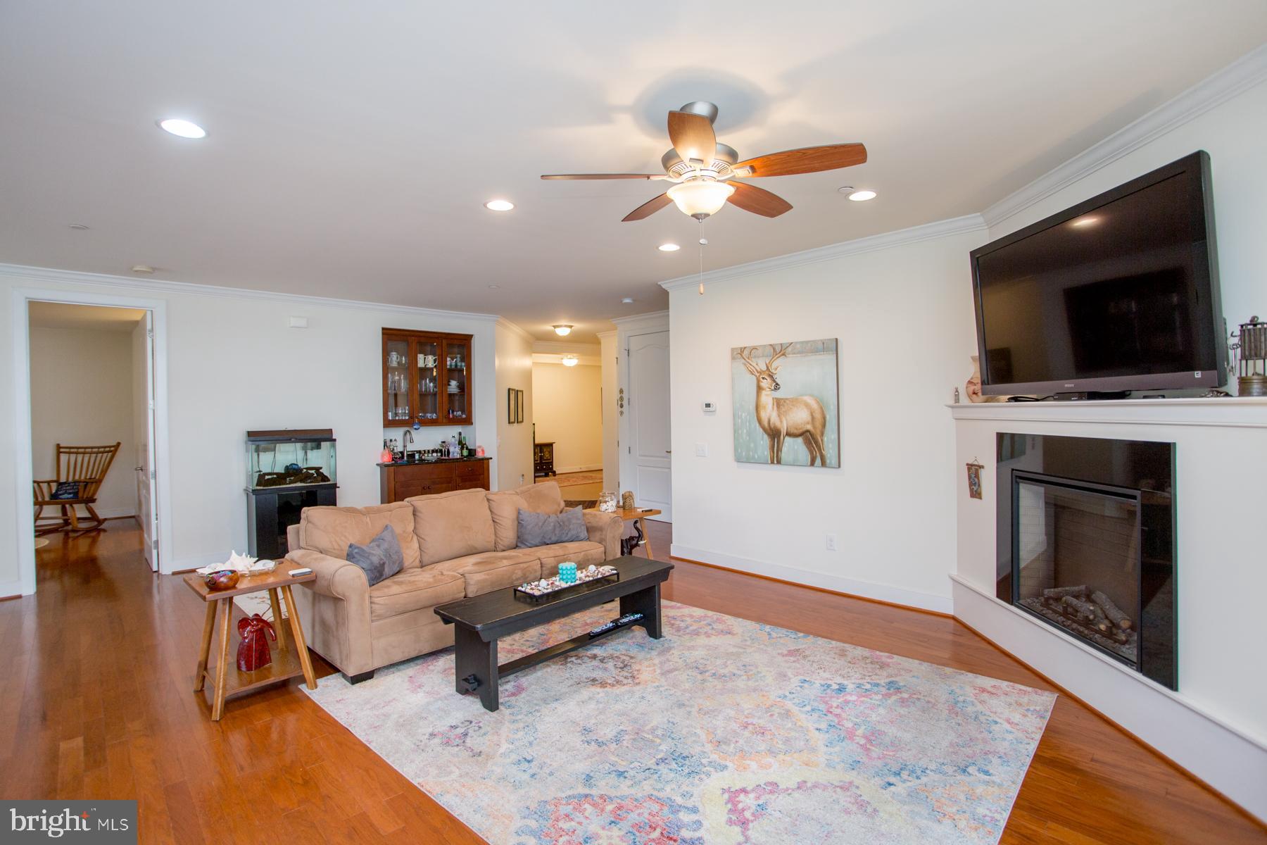 MERIDIAN VALLEY SQ - Residential