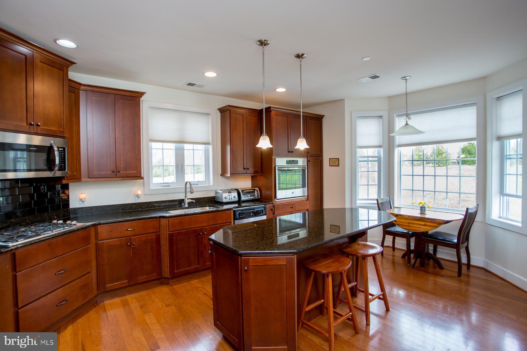 MERIDIAN VALLEY SQ - Residential