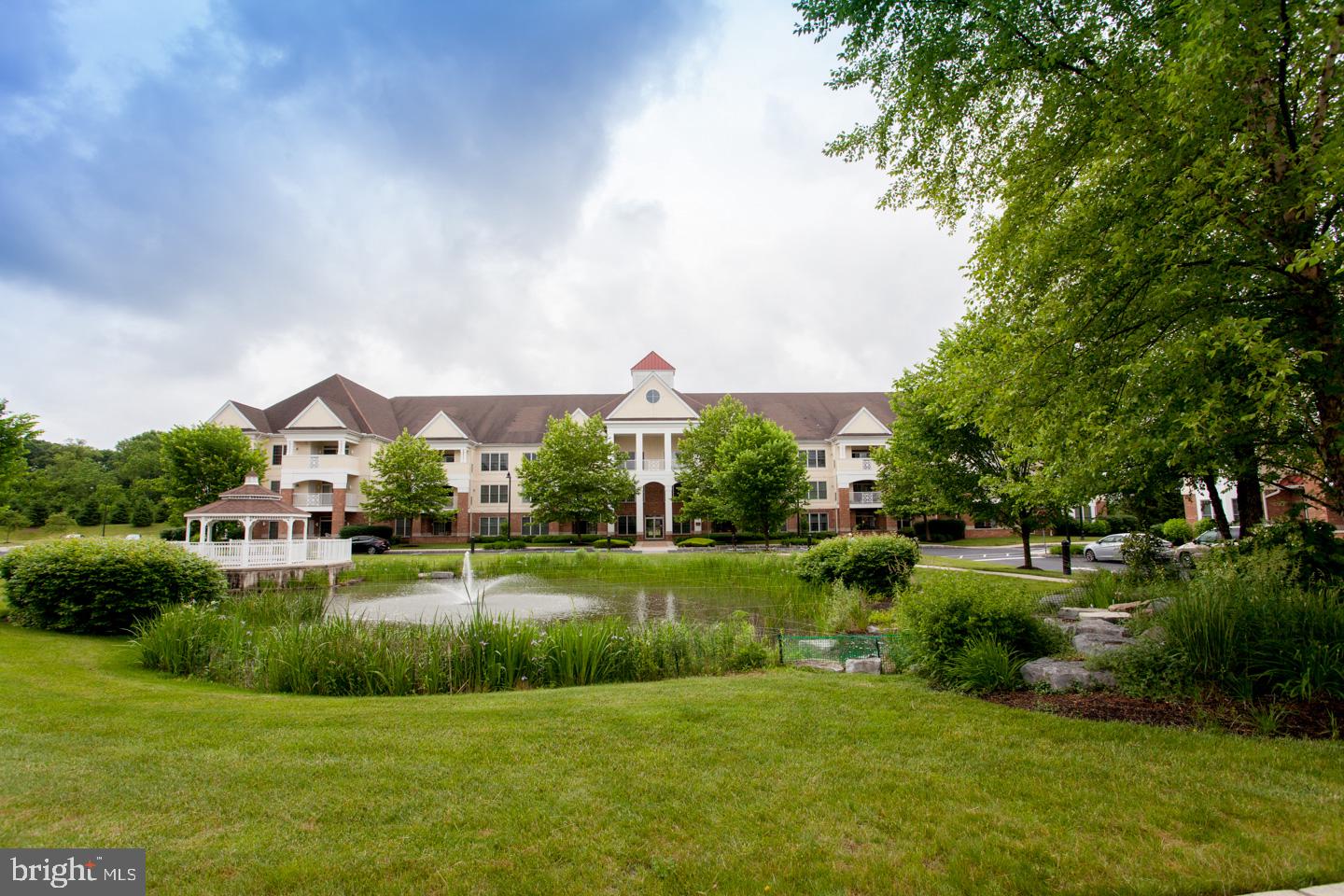 MERIDIAN VALLEY SQ - Residential