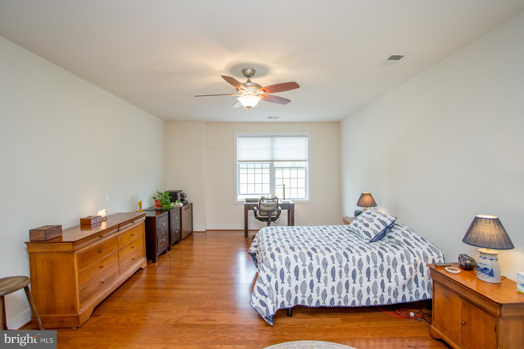 MERIDIAN VALLEY SQ - Residential