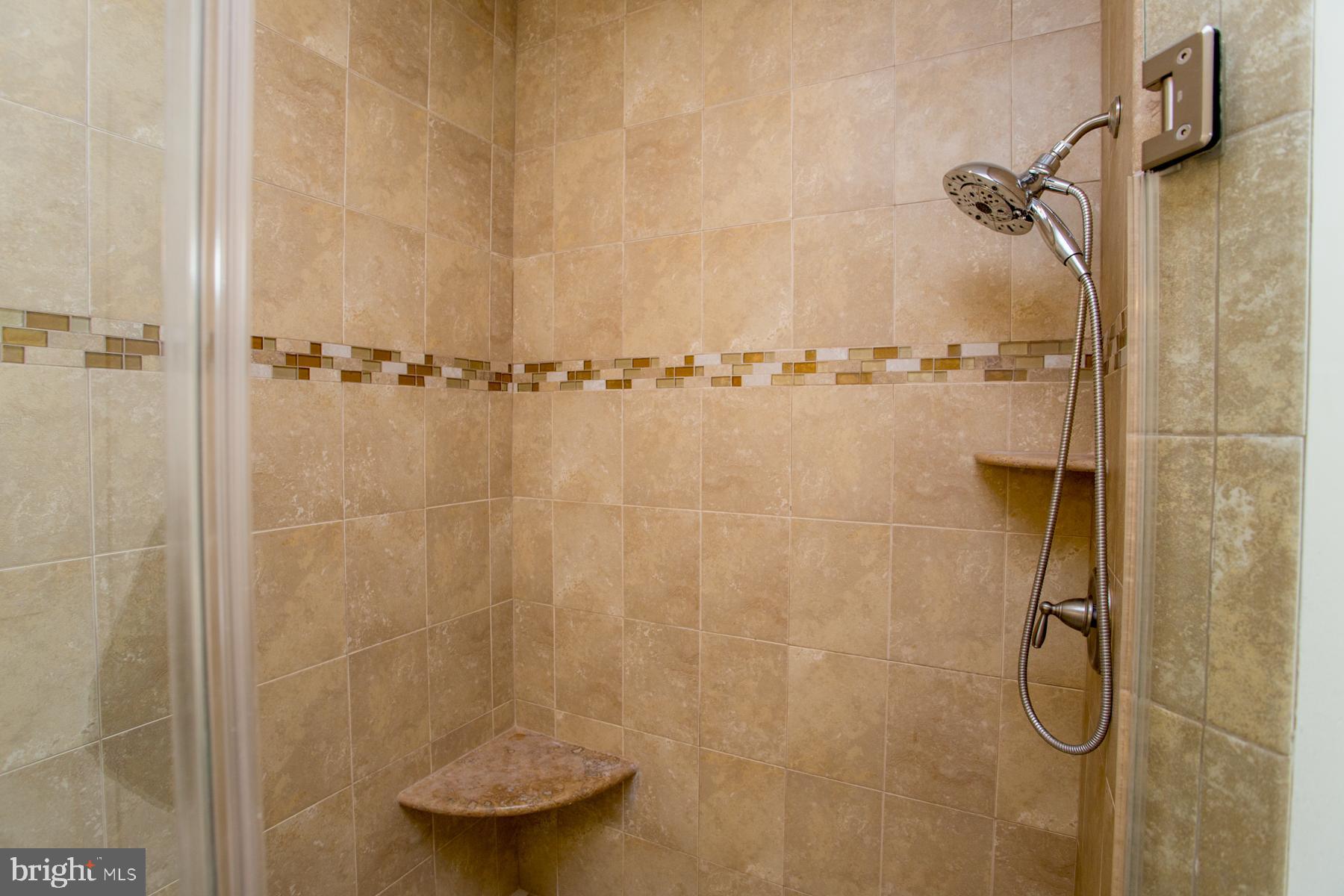 MERIDIAN VALLEY SQ - Residential