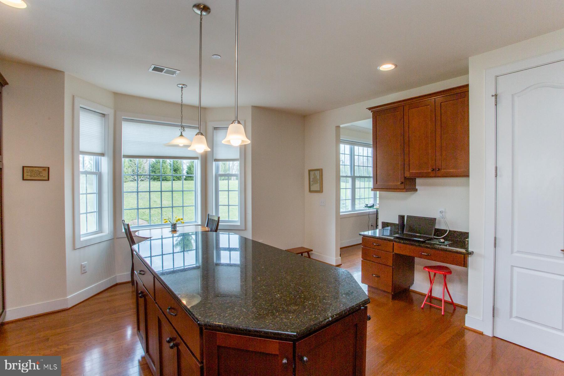 MERIDIAN VALLEY SQ - Residential