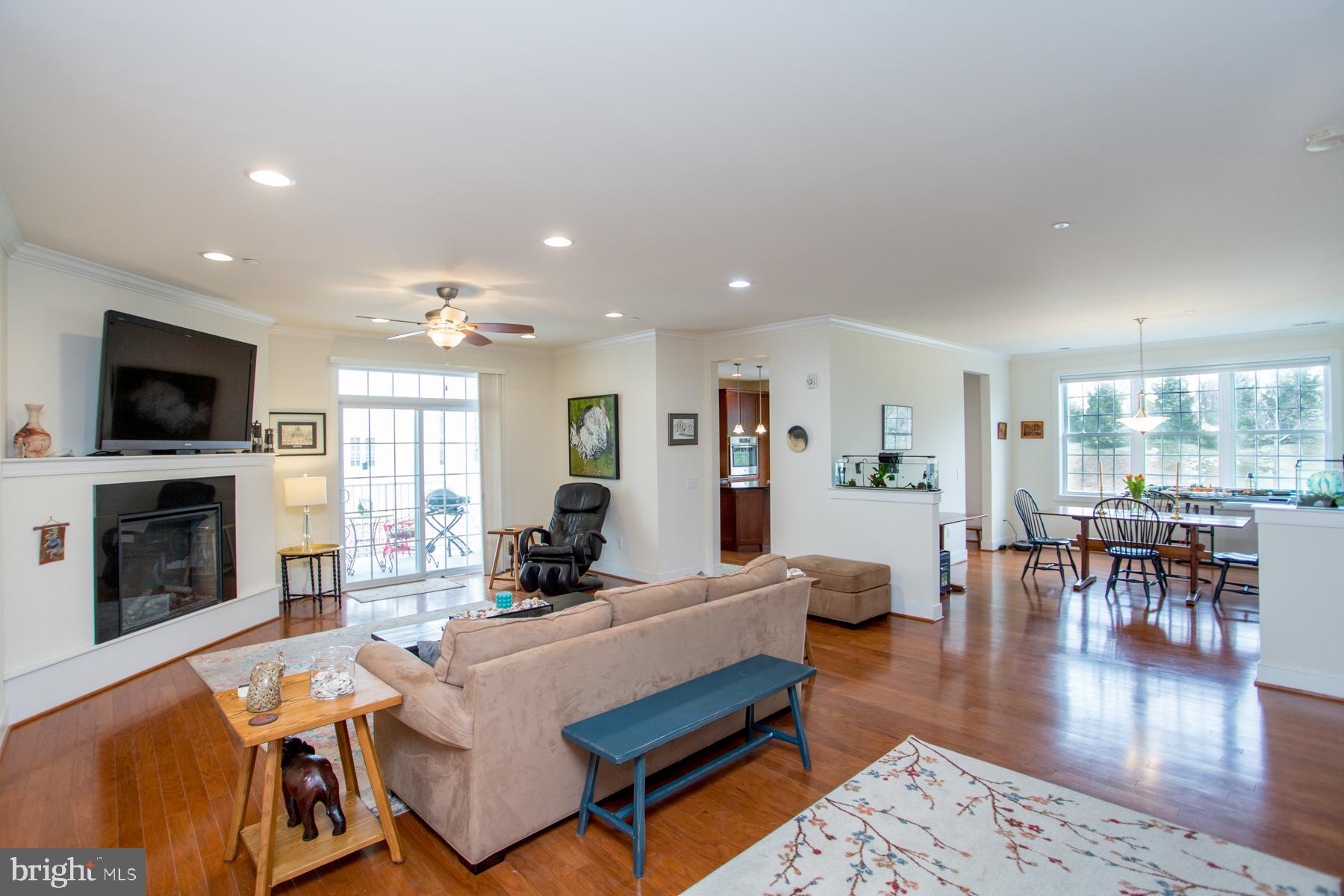 MERIDIAN VALLEY SQ - Residential