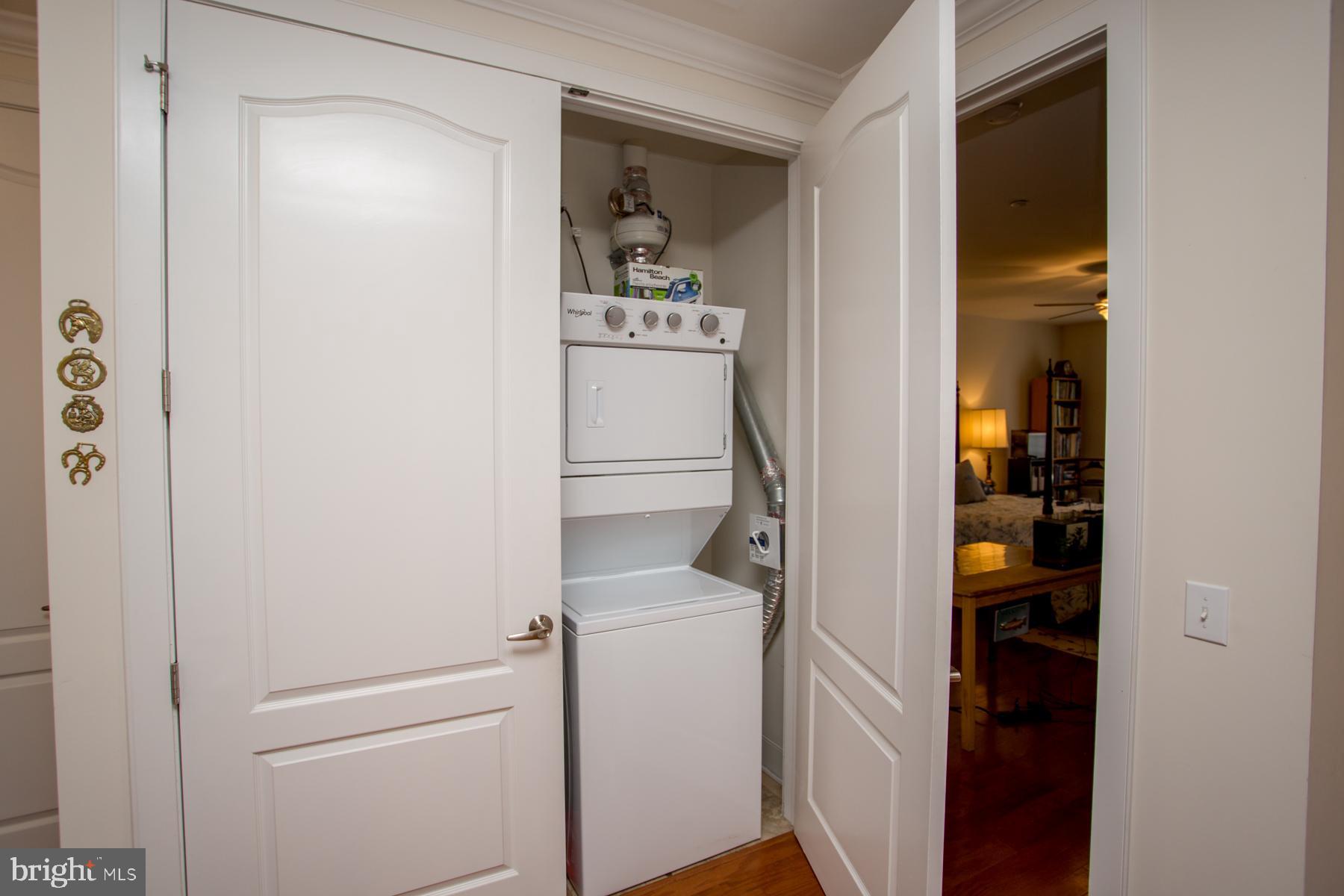 MERIDIAN VALLEY SQ - Residential