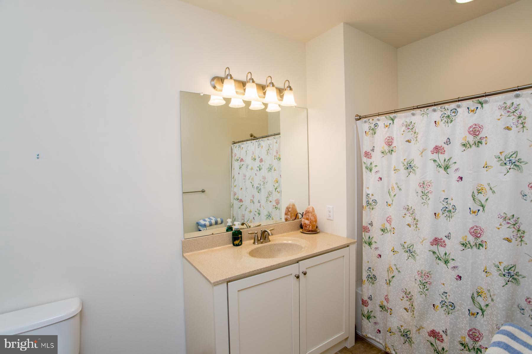 MERIDIAN VALLEY SQ - Residential