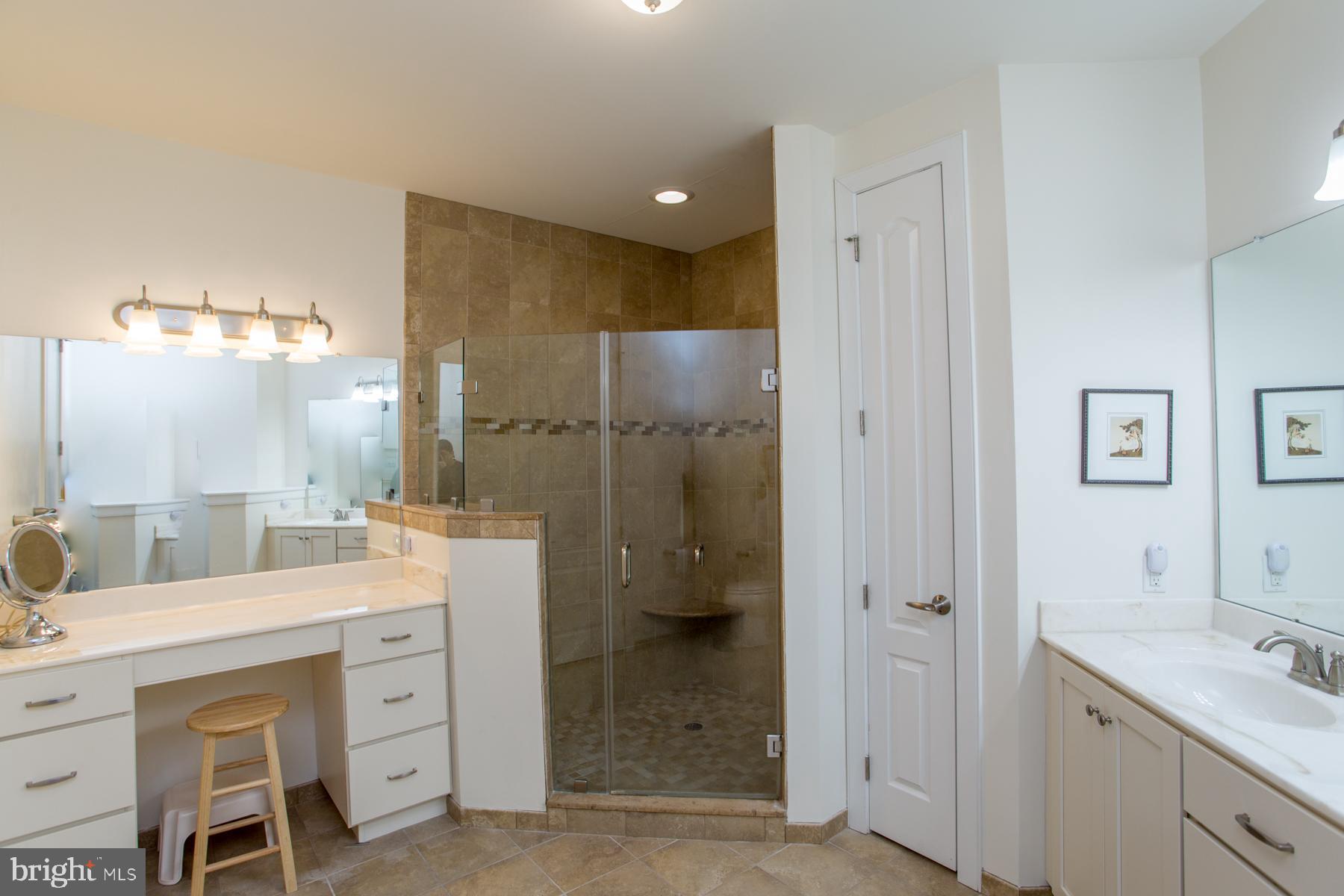 MERIDIAN VALLEY SQ - Residential