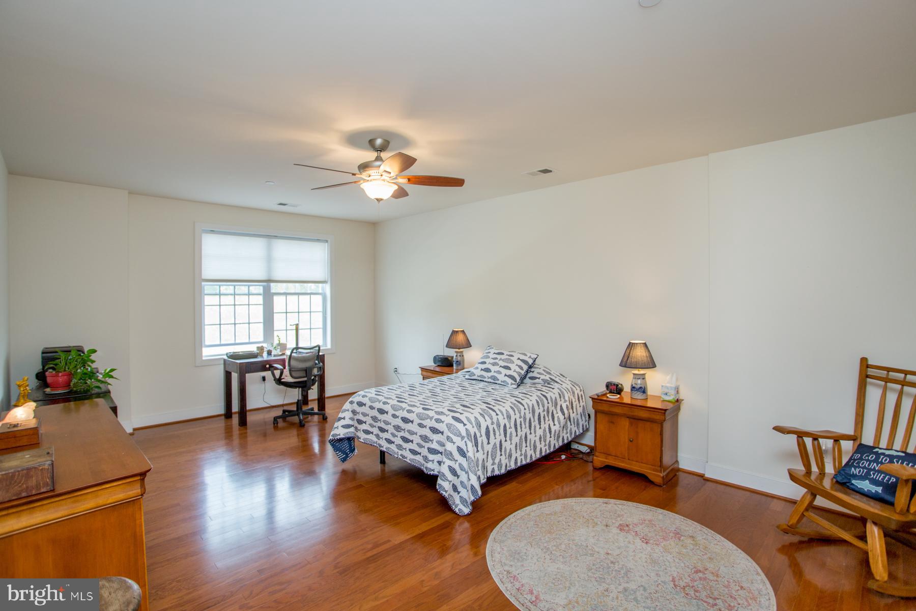 MERIDIAN VALLEY SQ - Residential