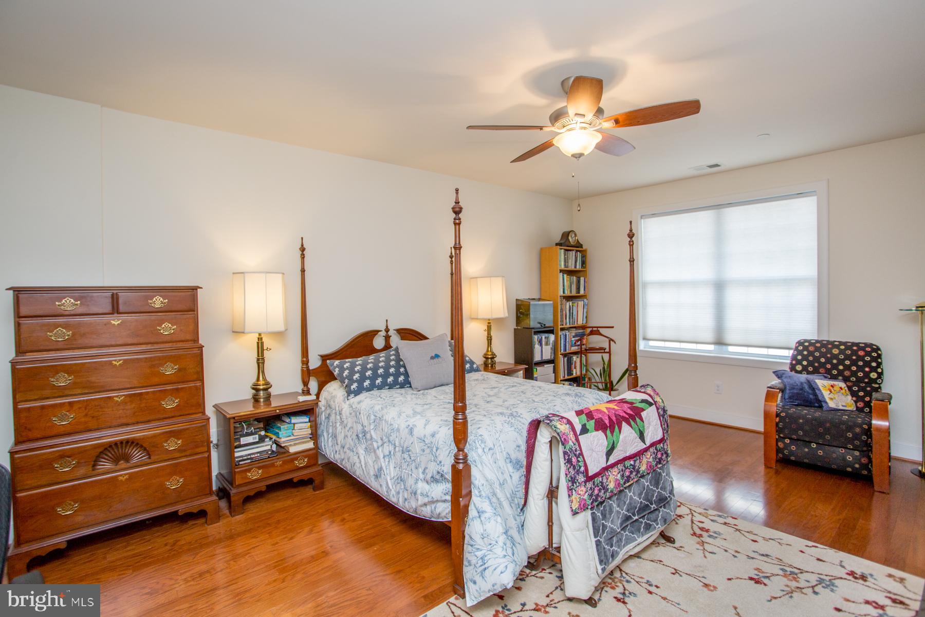 MERIDIAN VALLEY SQ - Residential