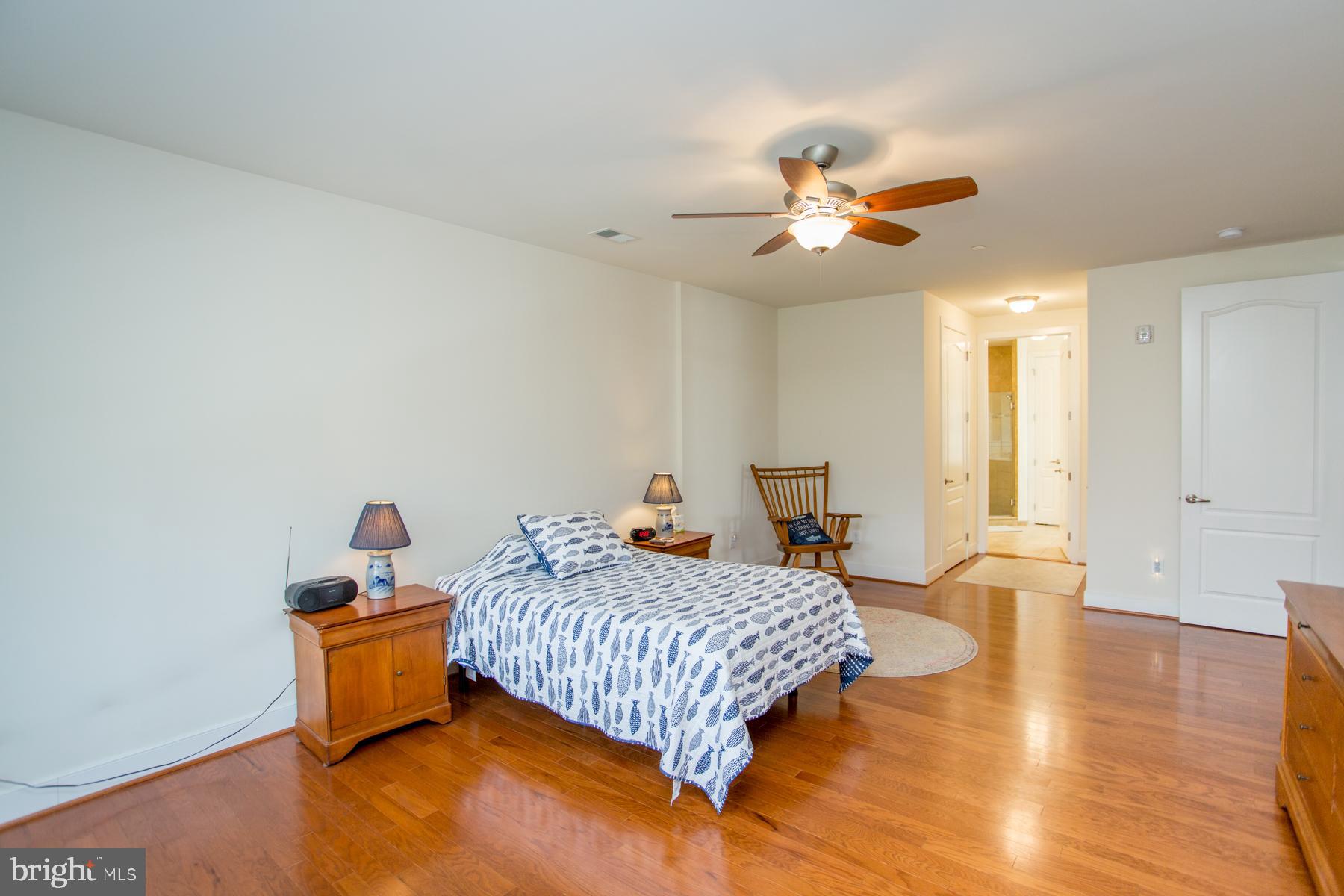 MERIDIAN VALLEY SQ - Residential