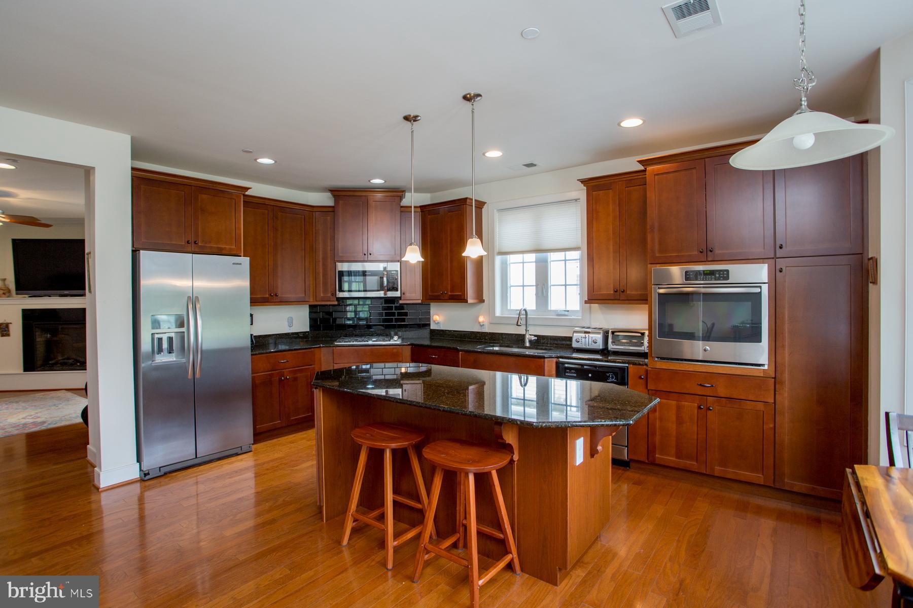 MERIDIAN VALLEY SQ - Residential