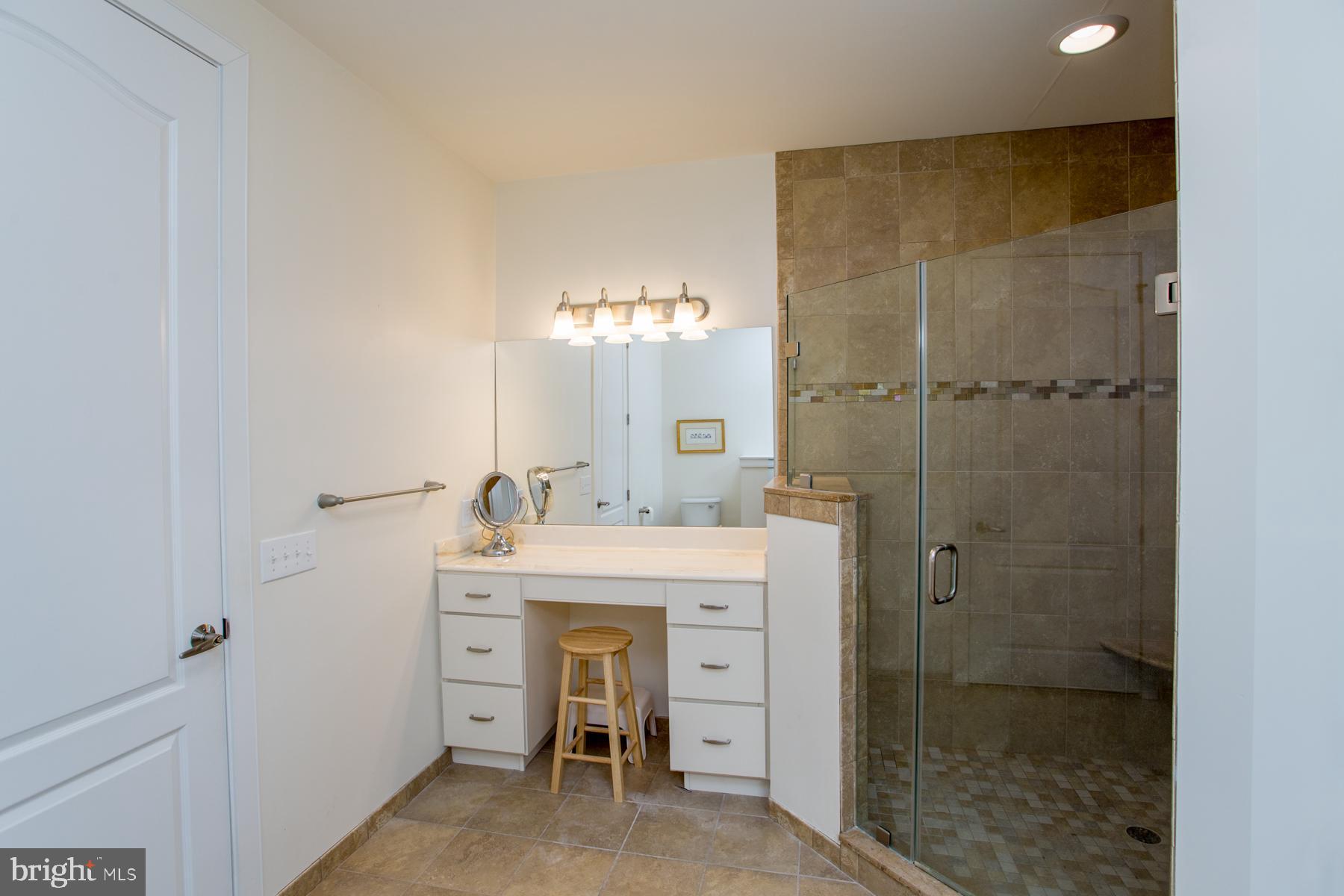 MERIDIAN VALLEY SQ - Residential