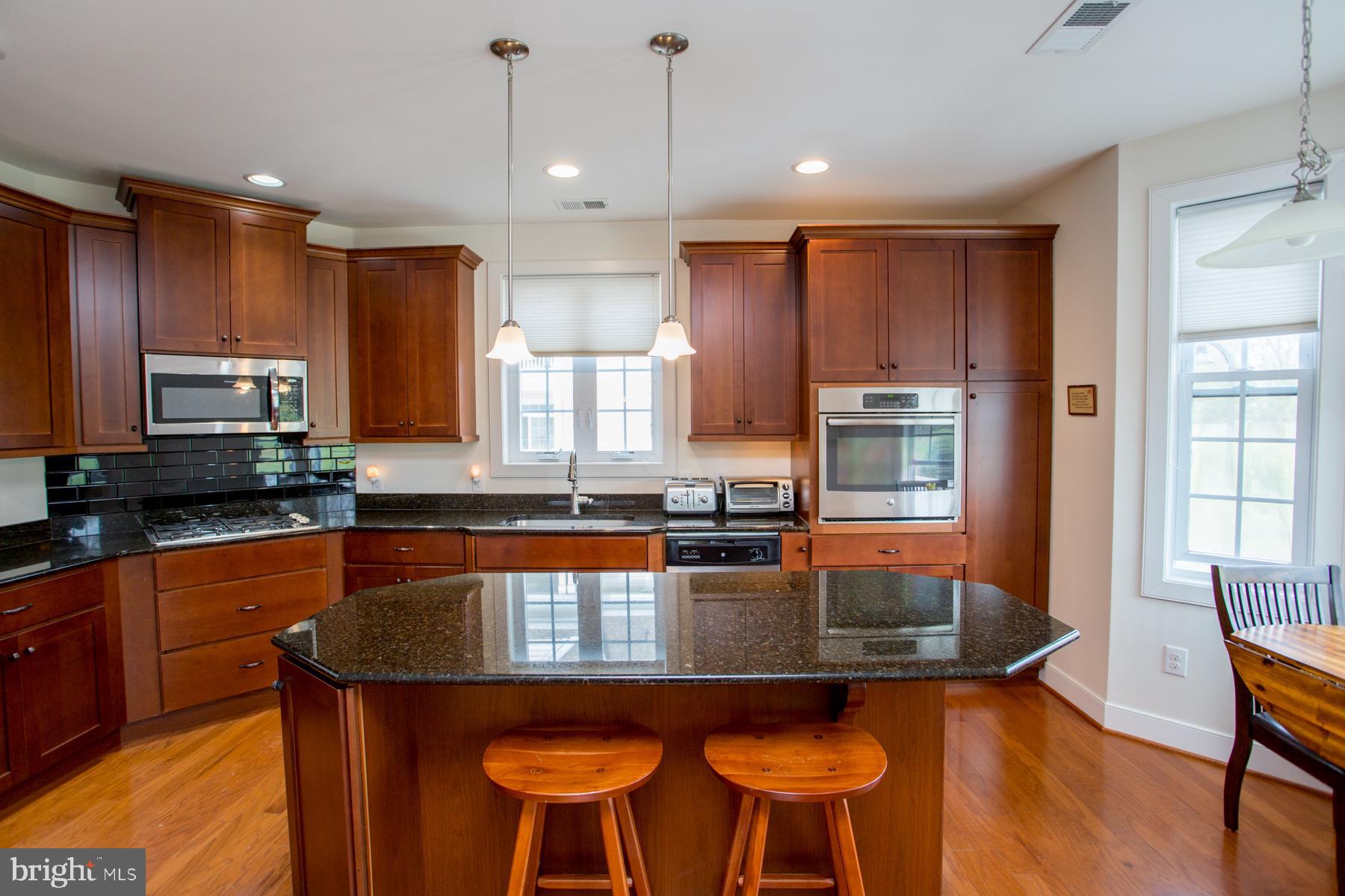 MERIDIAN VALLEY SQ - Residential