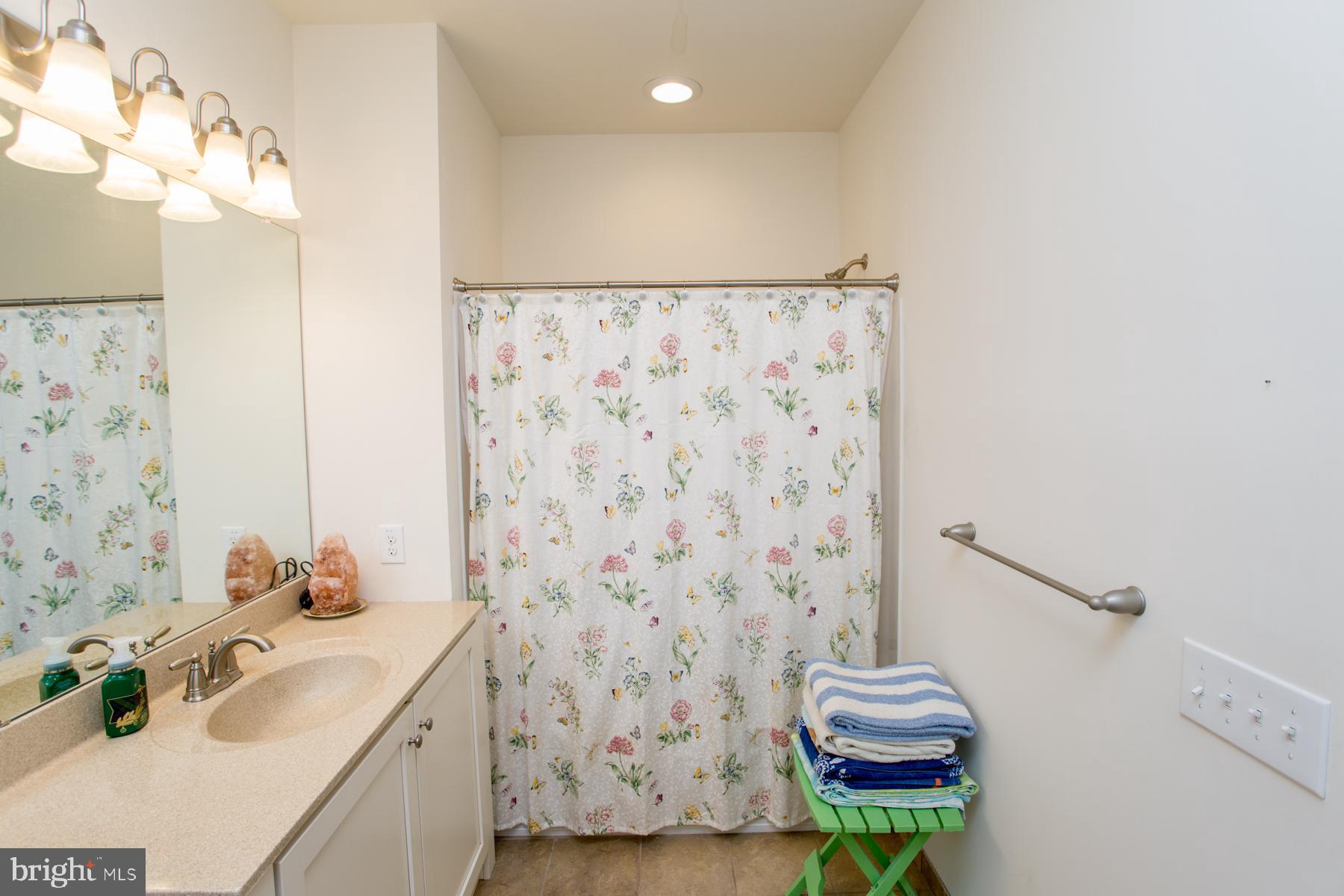 MERIDIAN VALLEY SQ - Residential