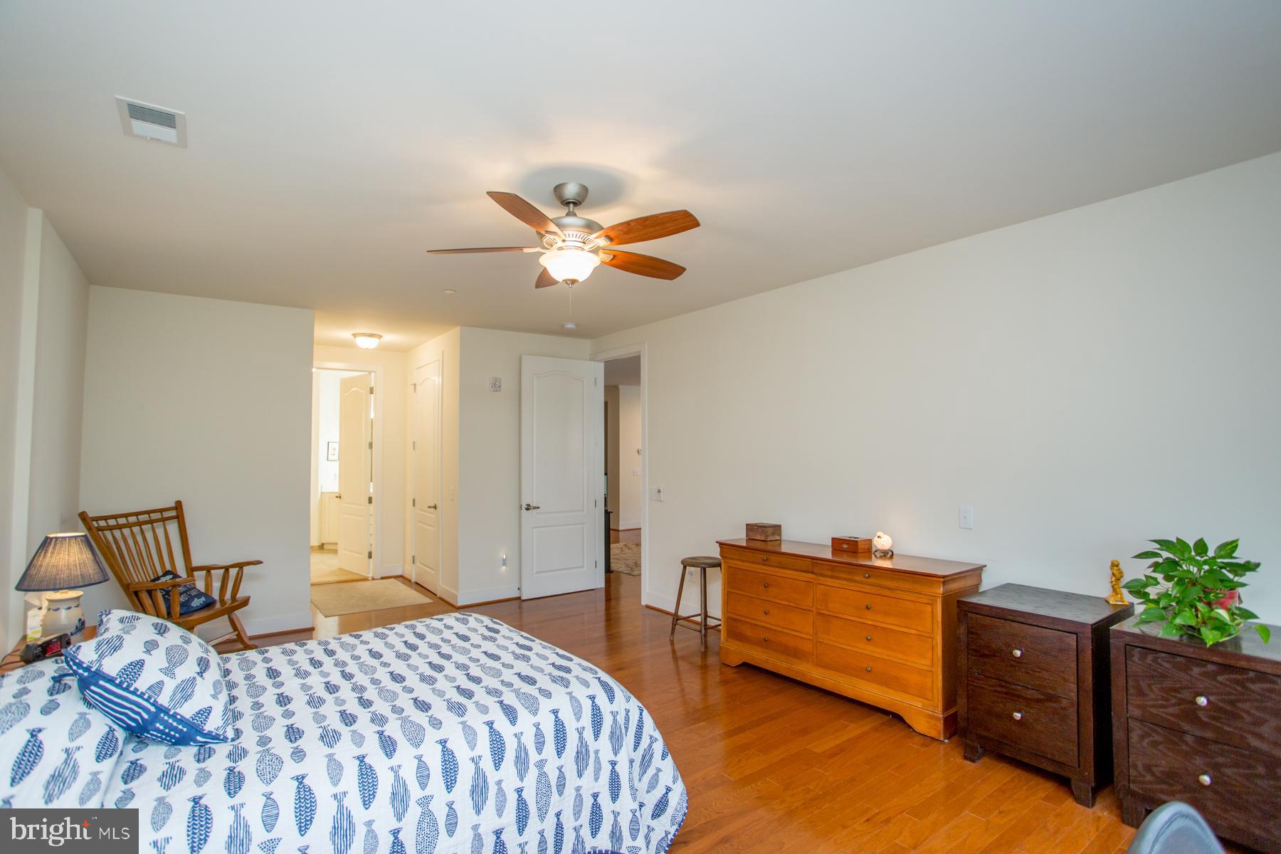 MERIDIAN VALLEY SQ - Residential