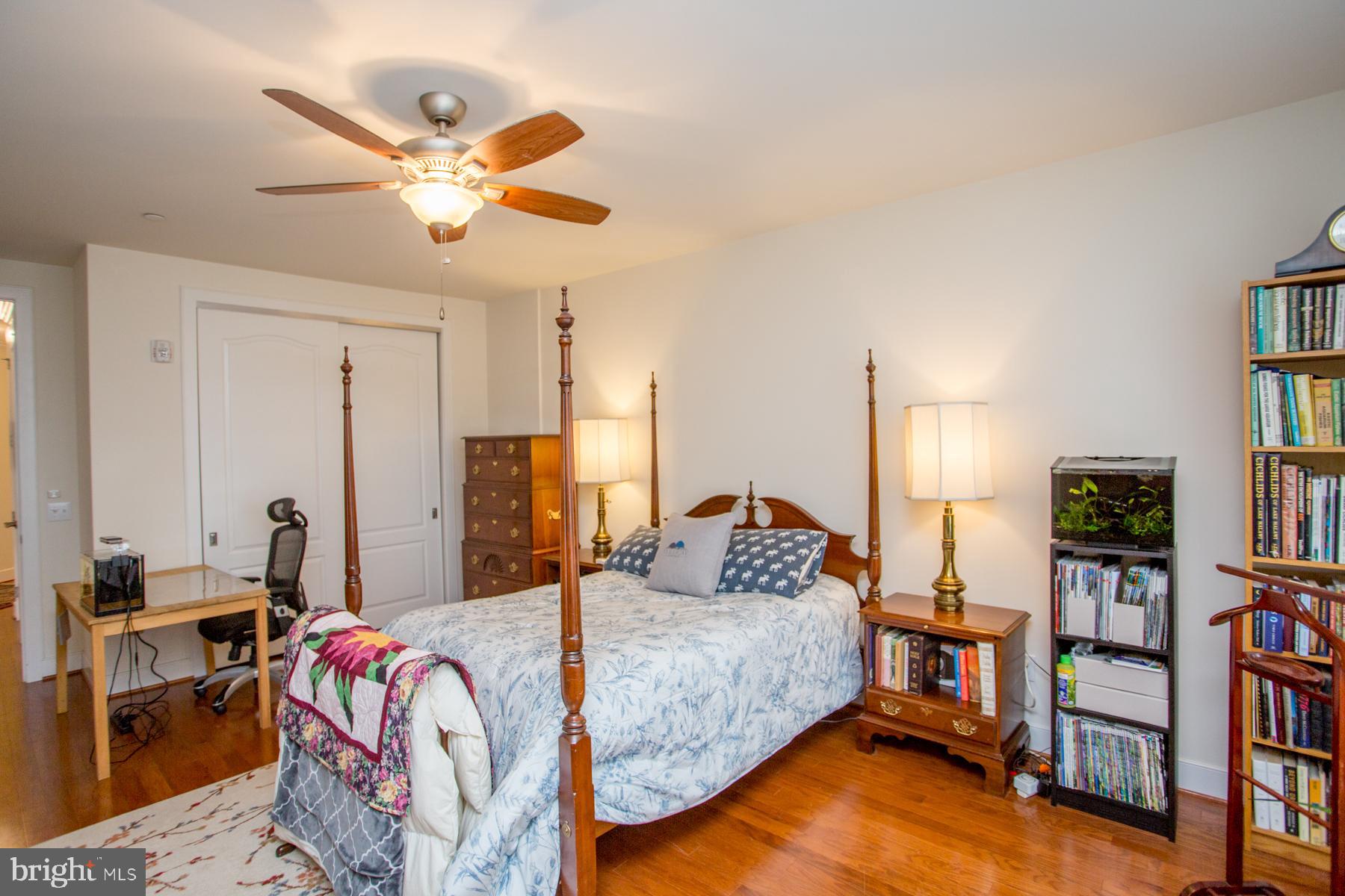 MERIDIAN VALLEY SQ - Residential