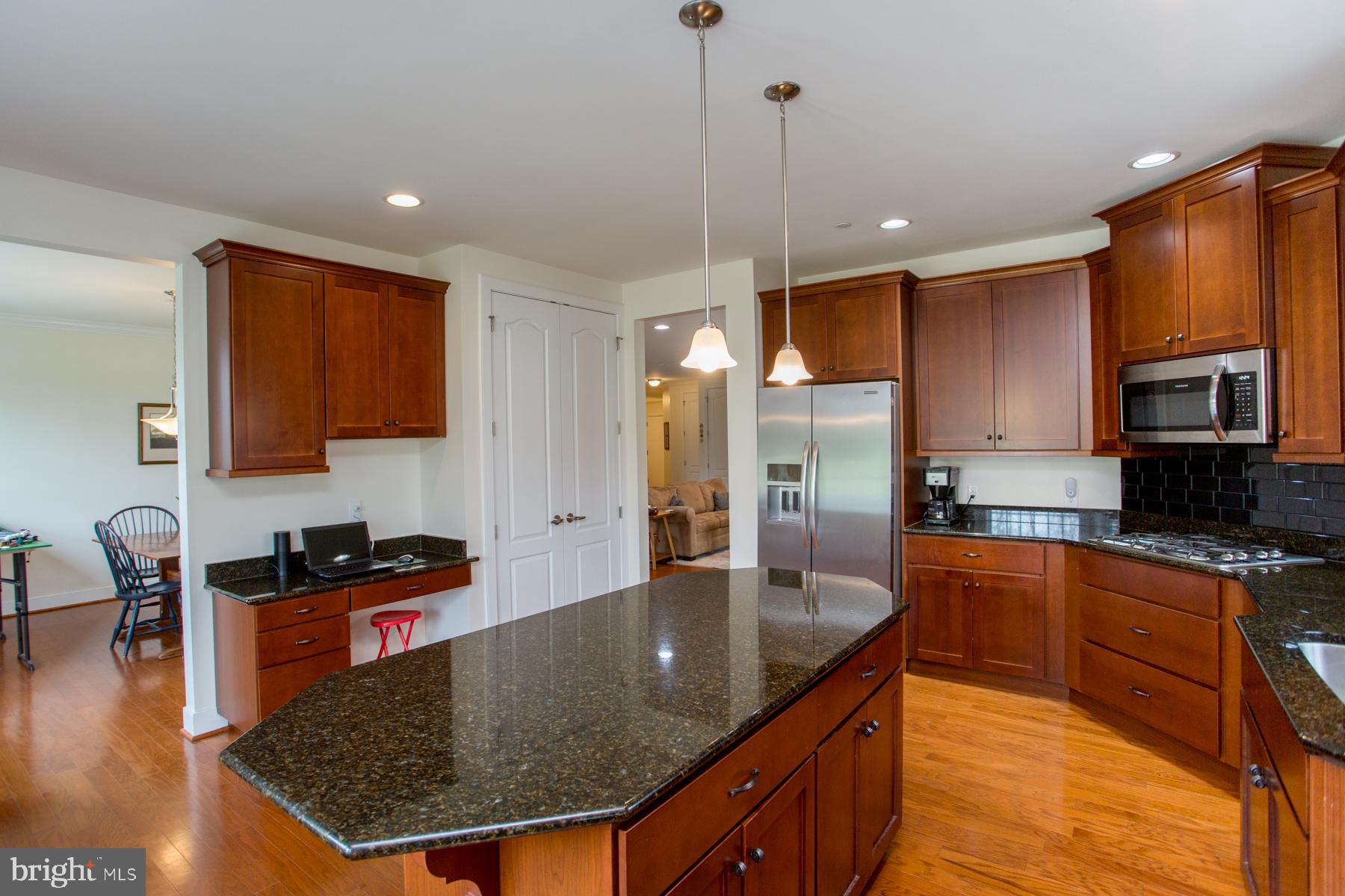 MERIDIAN VALLEY SQ - Residential