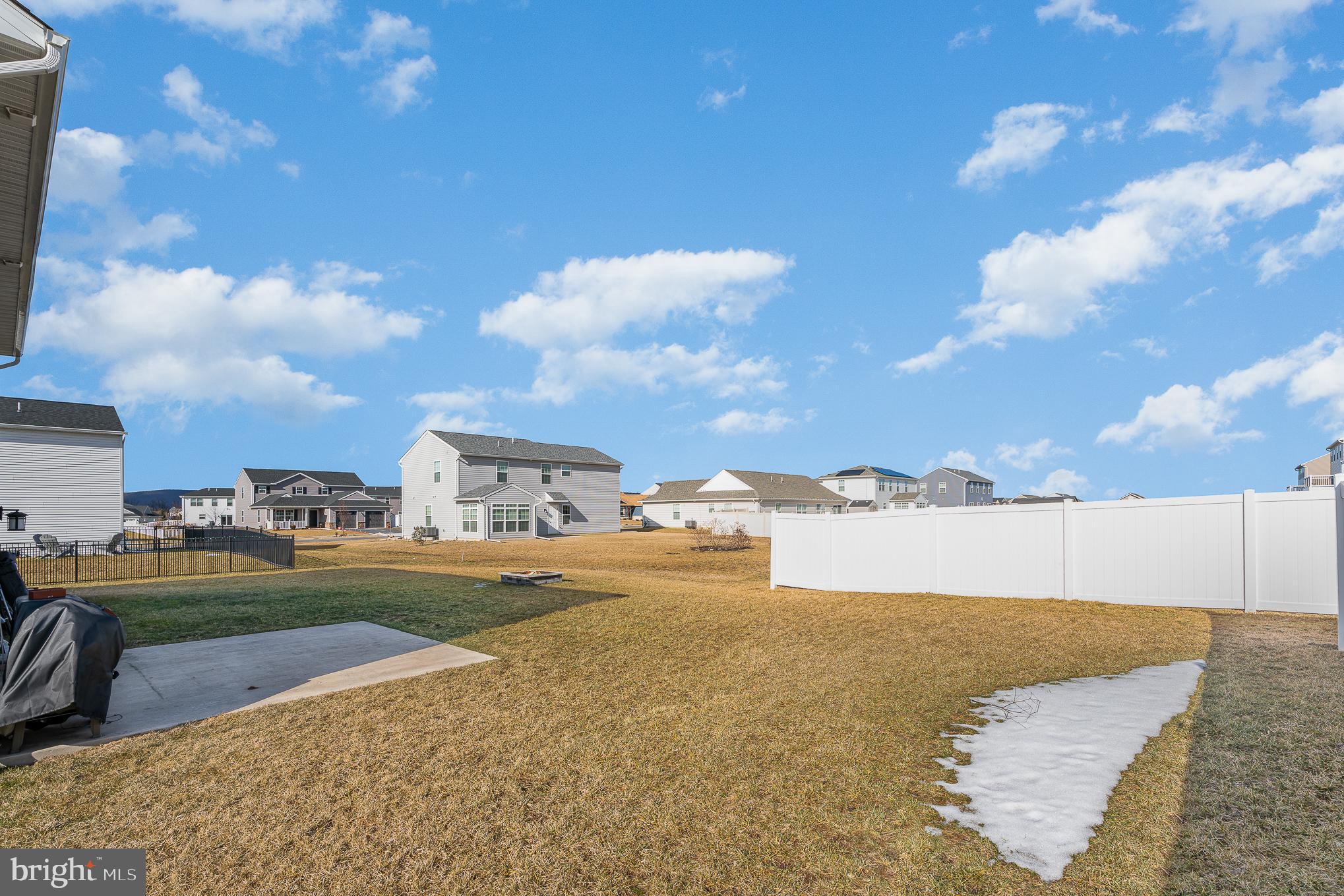 WINDY HEIGHTS, THE NEW - Residential