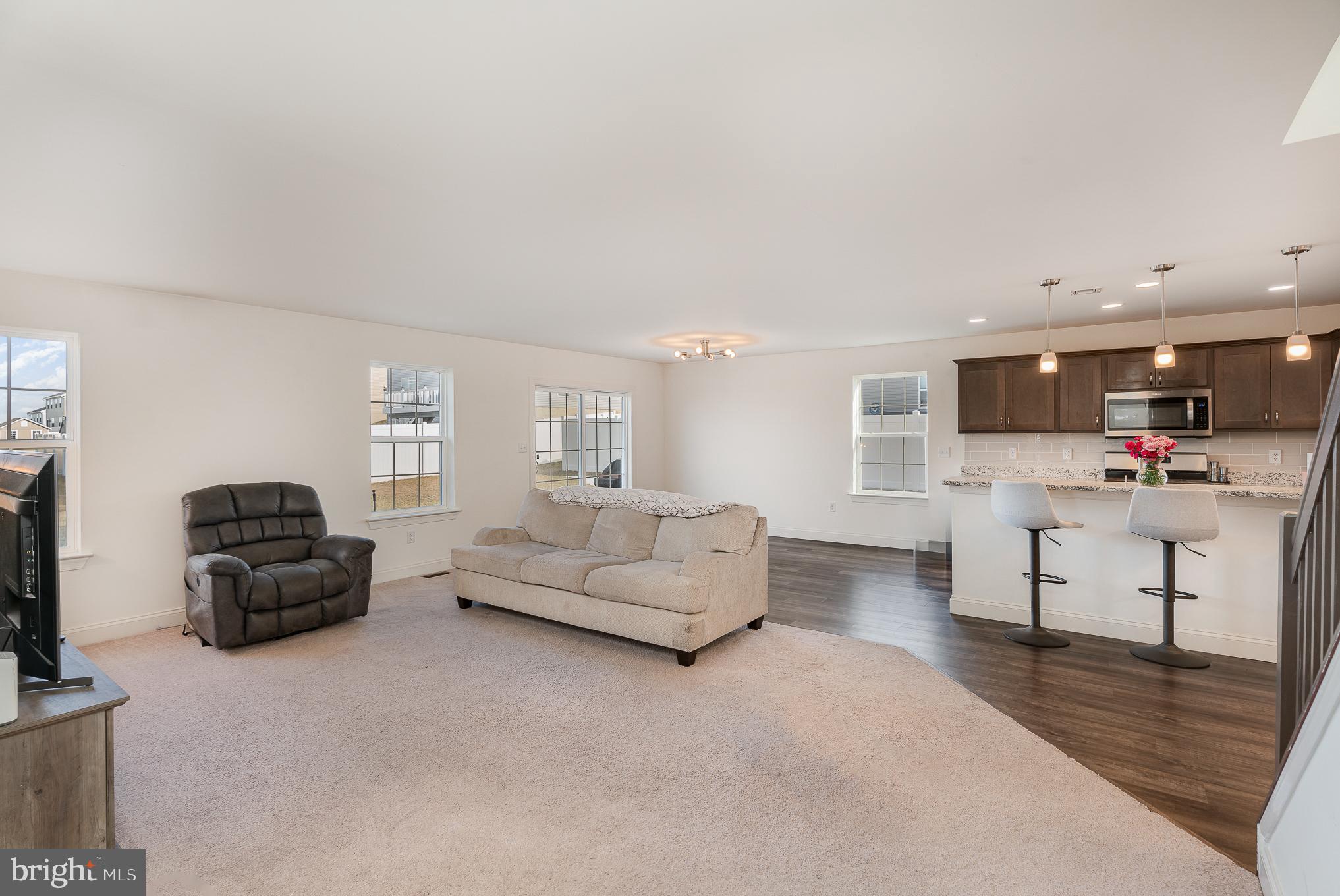 WINDY HEIGHTS, THE NEW - Residential