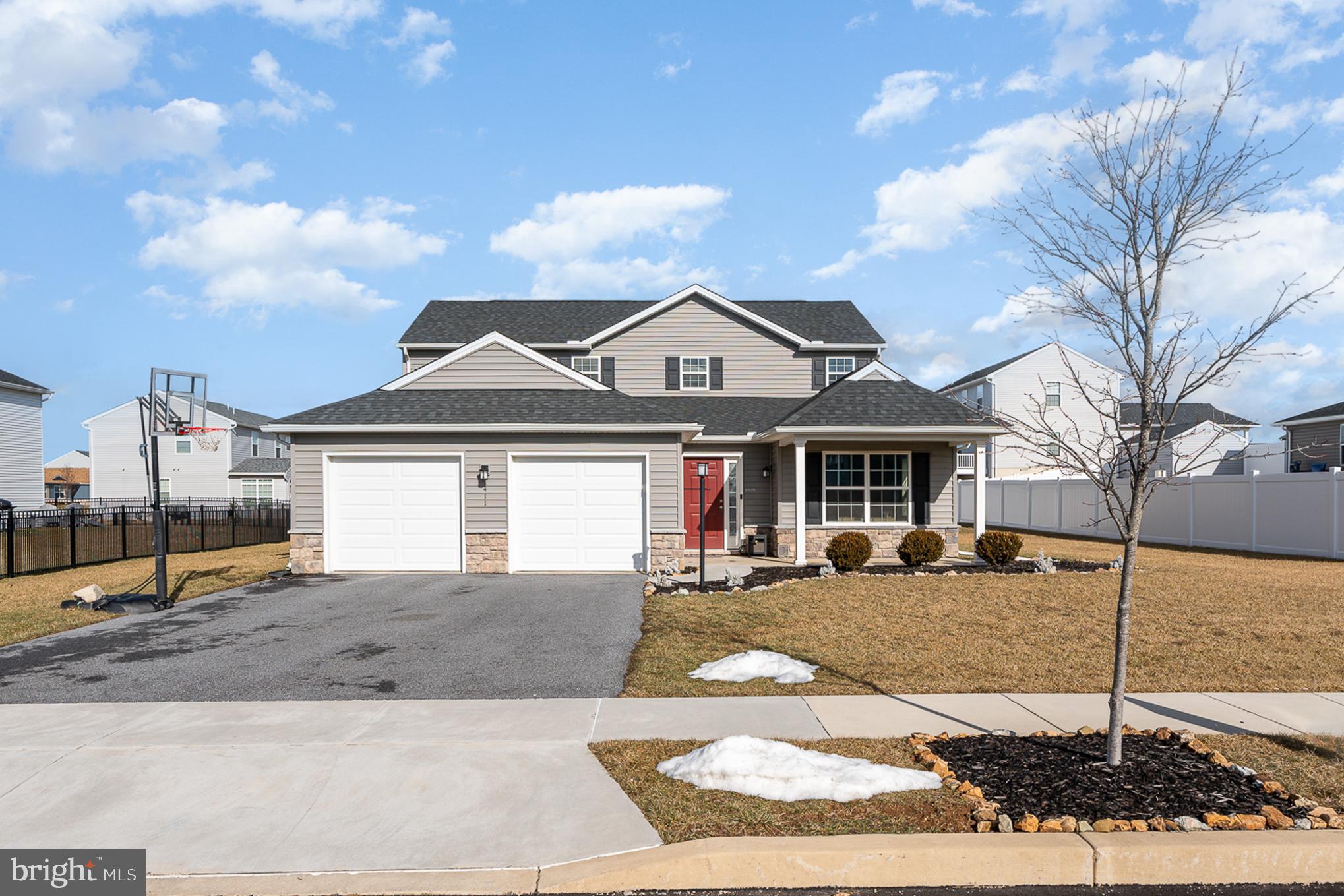 WINDY HEIGHTS, THE NEW - Residential