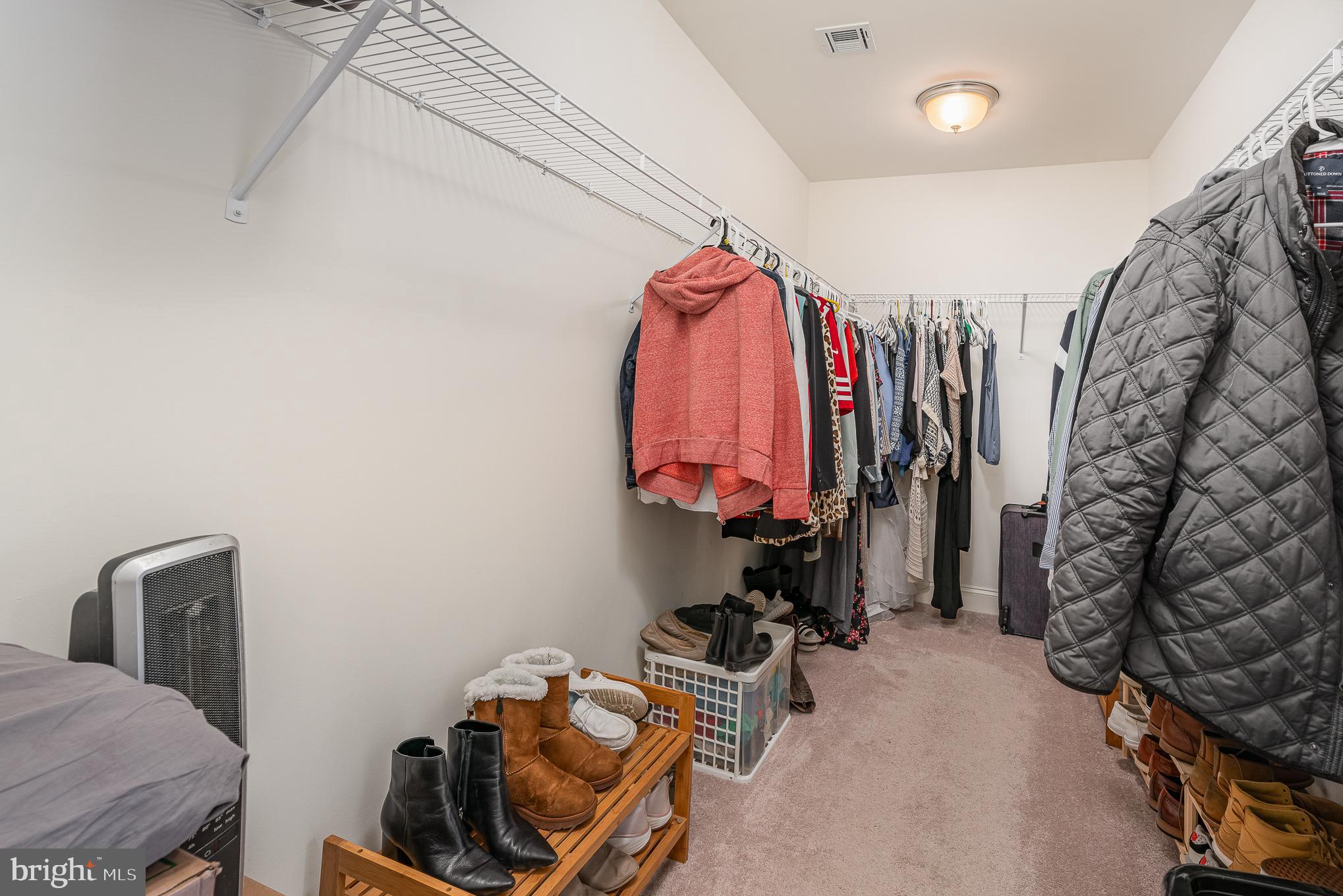 WINDY HEIGHTS, THE NEW - Residential