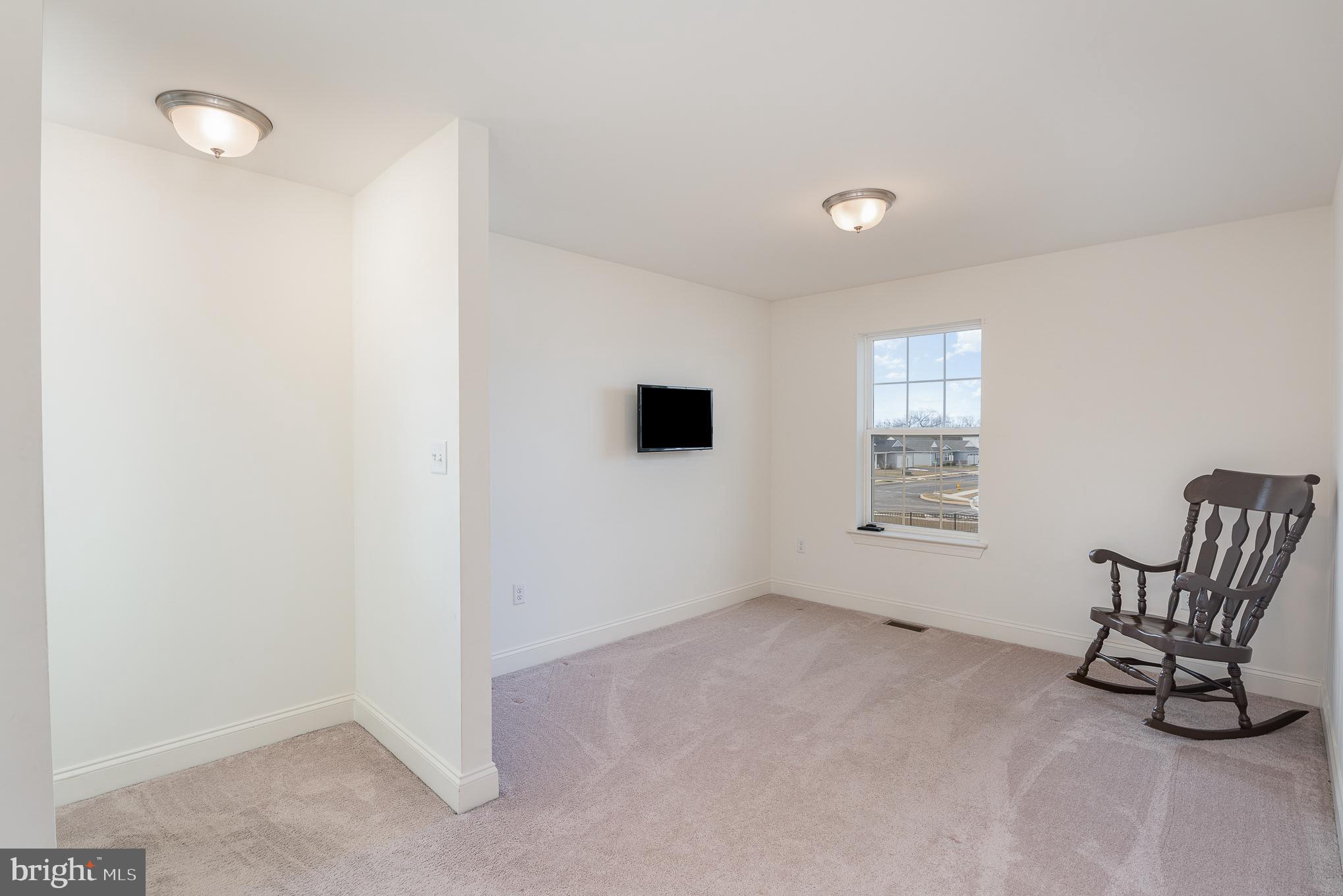 WINDY HEIGHTS, THE NEW - Residential