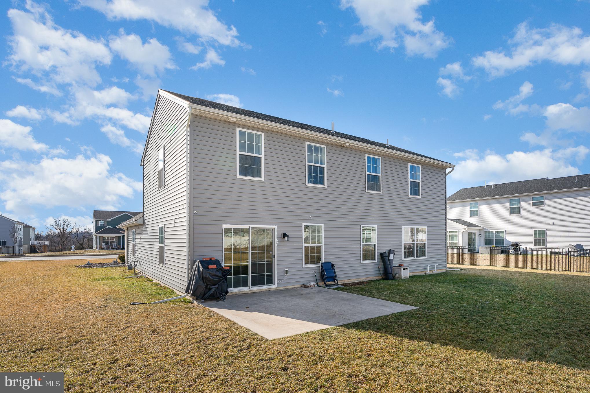 WINDY HEIGHTS, THE NEW - Residential